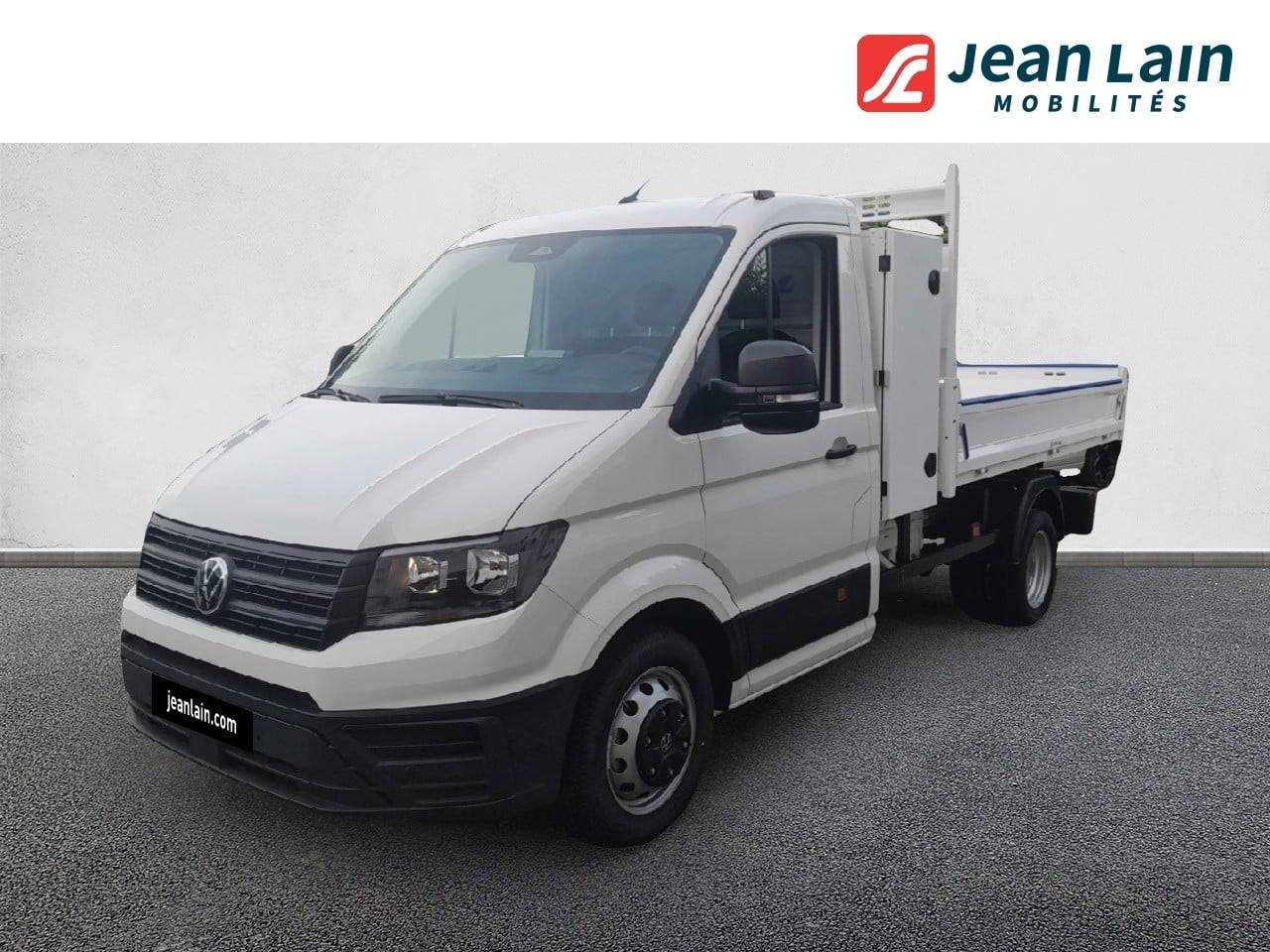 Vente en ligne VOLKSWAGEN CRAFTER CHASSIS CABINE CRAFTER CSC BENNE COFFRE GRUAU PROP (RJ) 50 L3 2.0 TDI 163CH BUSINESS de 2025 au prix de 45 318 €