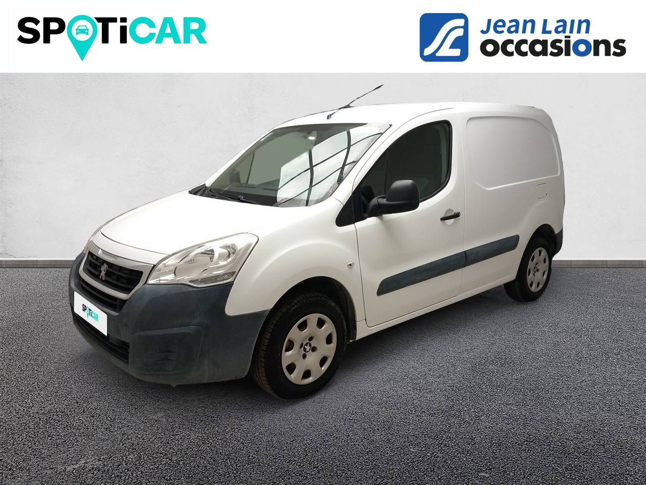 Vente en ligne PEUGEOT e-PARTNER FOURGON e-PARTNER FOURGON STANDARD PREMIUM AVEC BATTERIE de 2019 au prix de 12 974 €