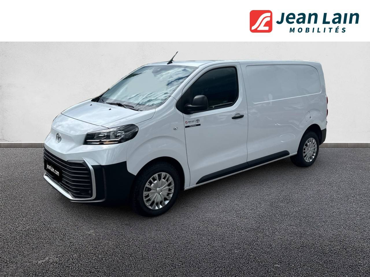 Vente en ligne TOYOTA PROACE FOURGON PROACE MEDIUM 2.0L 140 D-4D BVM6 START de 2024 au prix de 31 490 €