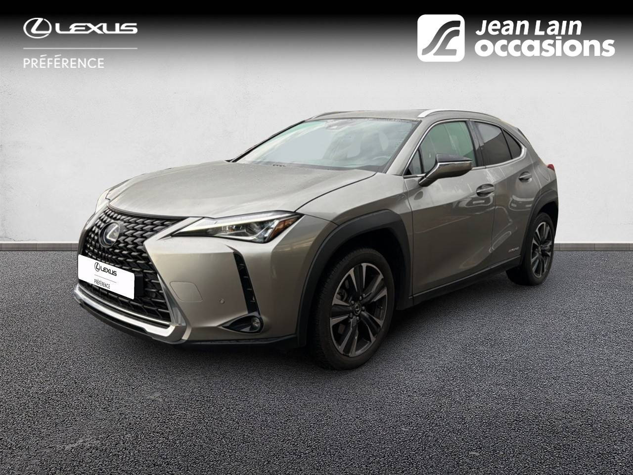 Vente en ligne LEXUS UX MY22 UX 250h 2WD Premium Edition de 2022 au prix de 25 490 €