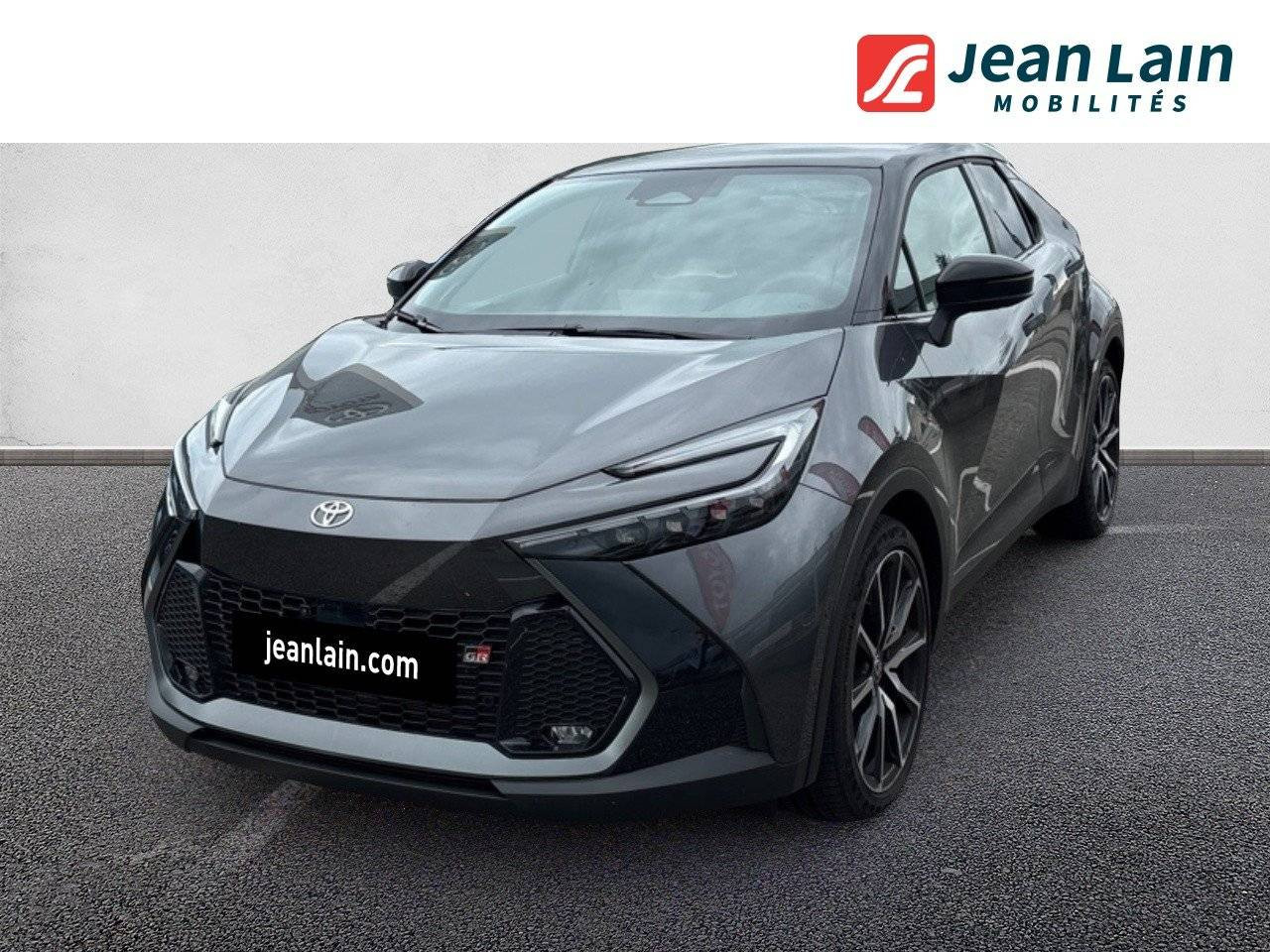 Vente en ligne TOYOTA C-HR PHEV  C-HR PHEV  HYBRIDE RECHARGEABLE NG 225 GRS PREMIERE de 2025 au prix de 42 990 €