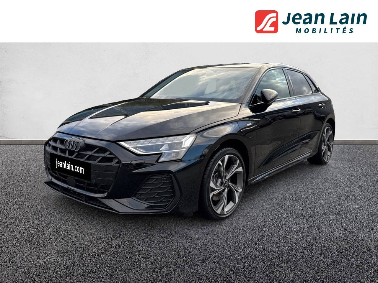 Vente en ligne AUDI A3 SPORTBACK A3 Sportback TFSI e Hybride rechargeable 204 S tronic 6 S line de 2026 au prix de 47 900 €