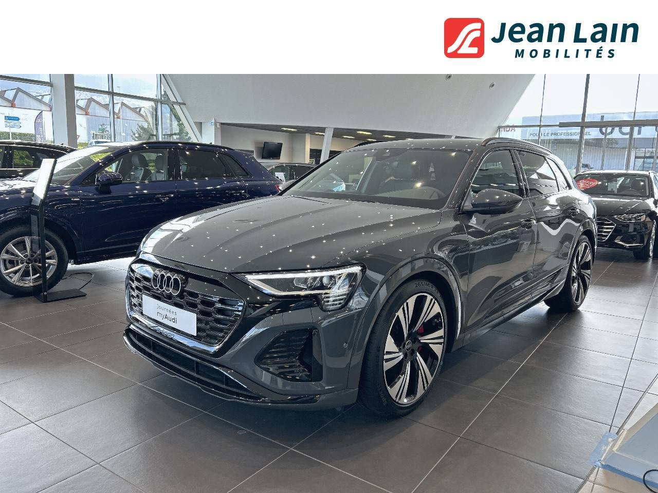 Vente en ligne AUDI Q8 E-TRON Q8 e-tron 55 408 ch 114 kWh Quattro S line de 2024 au prix de 65 900 €