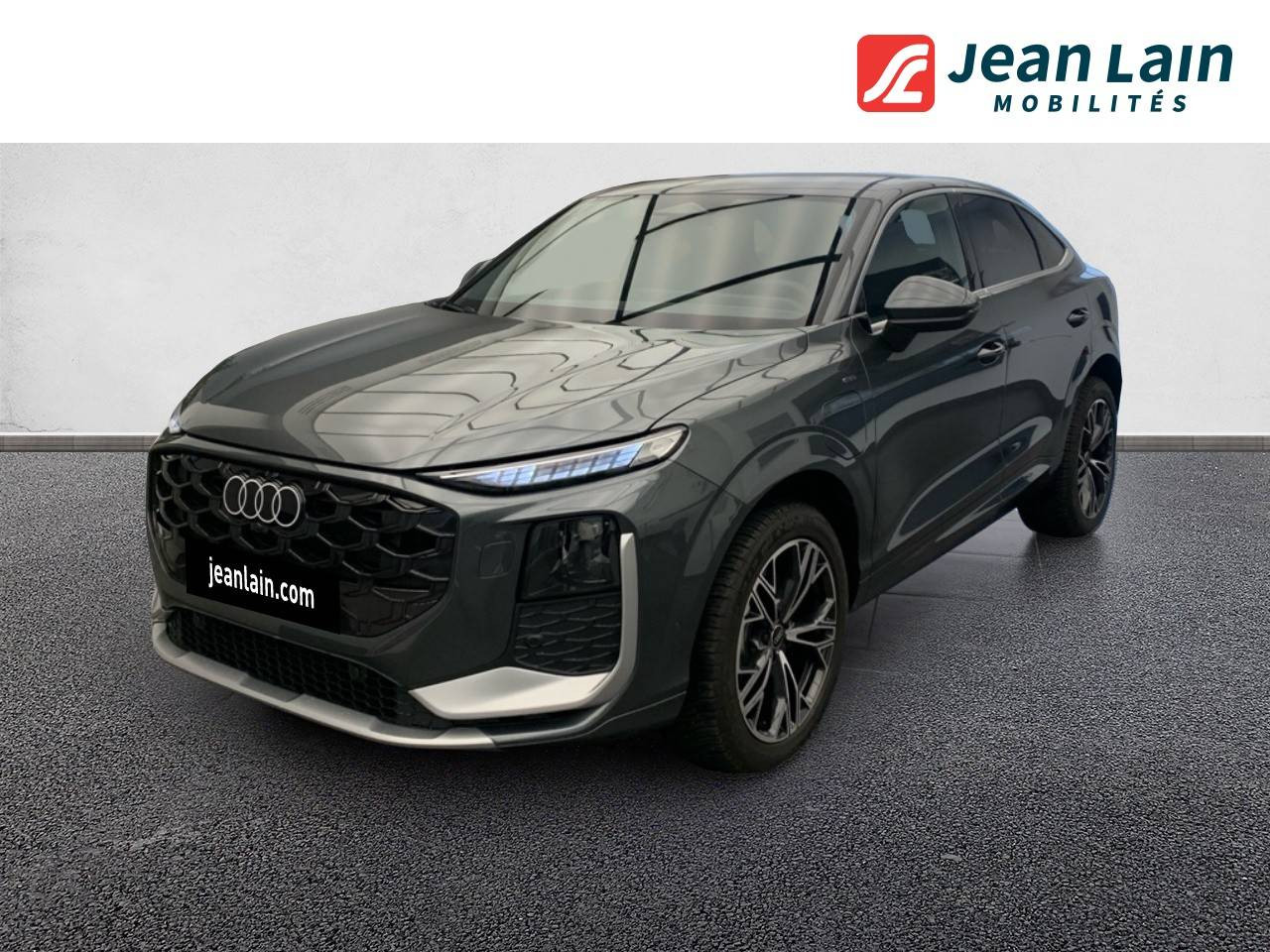 Vente en ligne AUDI Q3 HYBRIDE Q3 e-hybrid 272 ch S tronic 6 S line de 2025 au prix de 59 590 €