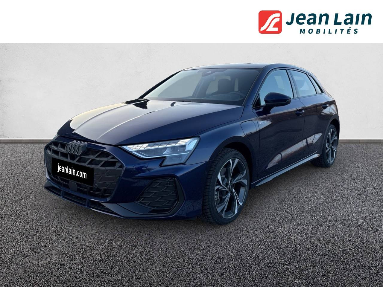 Vente en ligne AUDI A3 SPORTBACK A3 Sportback 40 TFSI e Hybride rechargeable 204 S tronic 6 S line de 2025 au prix de 48 900 €