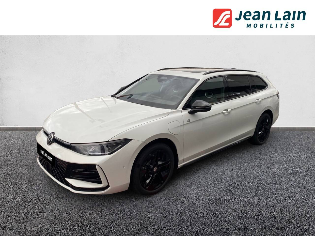 Vente en ligne VOLKSWAGEN PASSAT Passat 1.5 eHybrid 272 DSG6 R-Line de 2024 au prix de 51 085 €