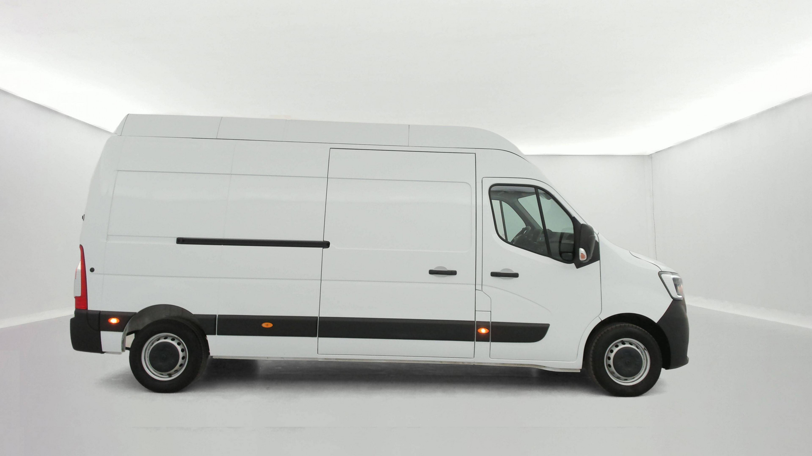 Vente en ligne Renault Master Fourgon MASTER FGN TRAC F3500 L3H3 BLUE DCI 135 au prix de 29 400 €