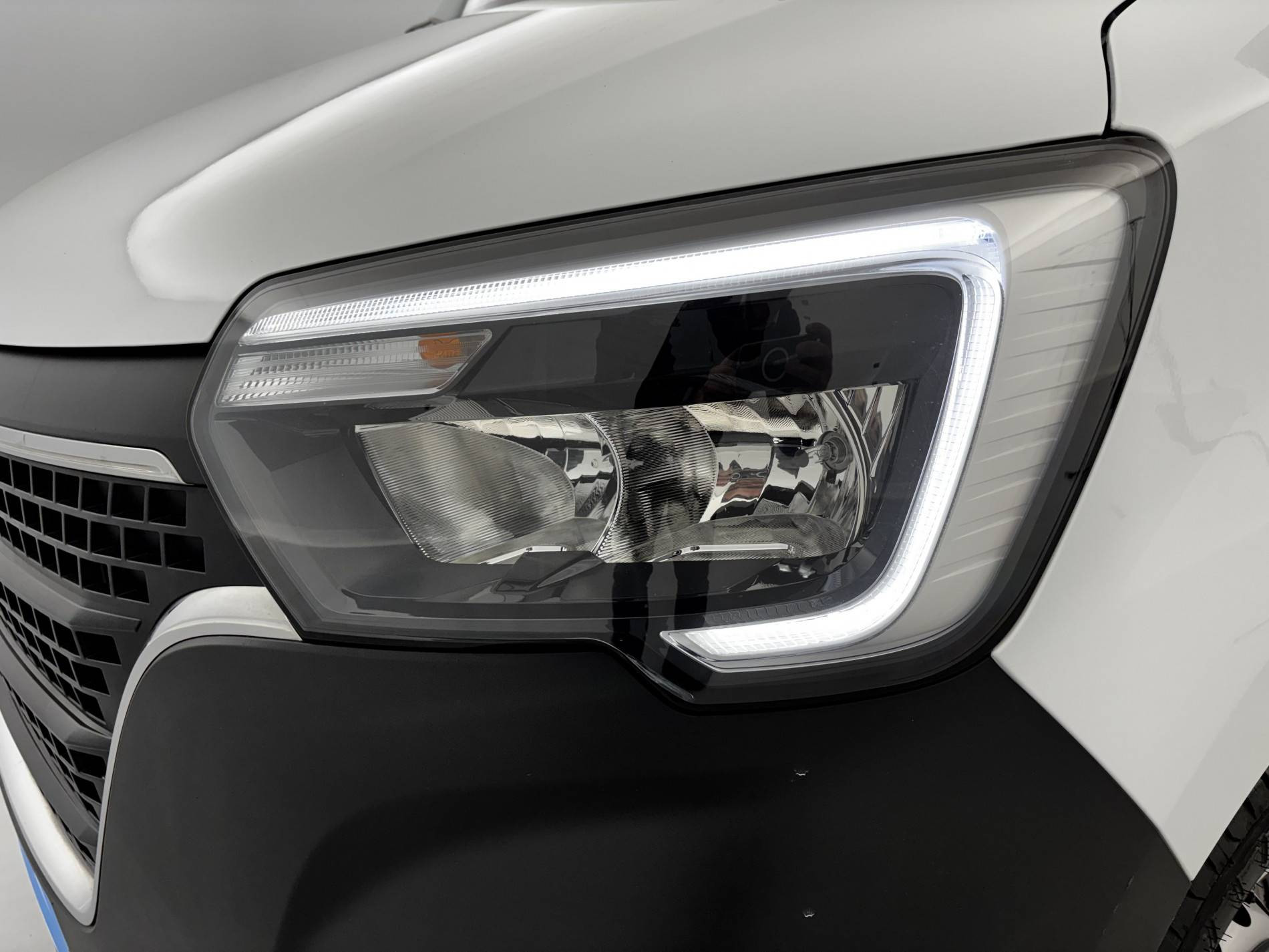 Vente en ligne Renault Master Fourgon MASTER FGN TRAC F3500 L2H2 BLUE DCI 135 au prix de 25 990 €