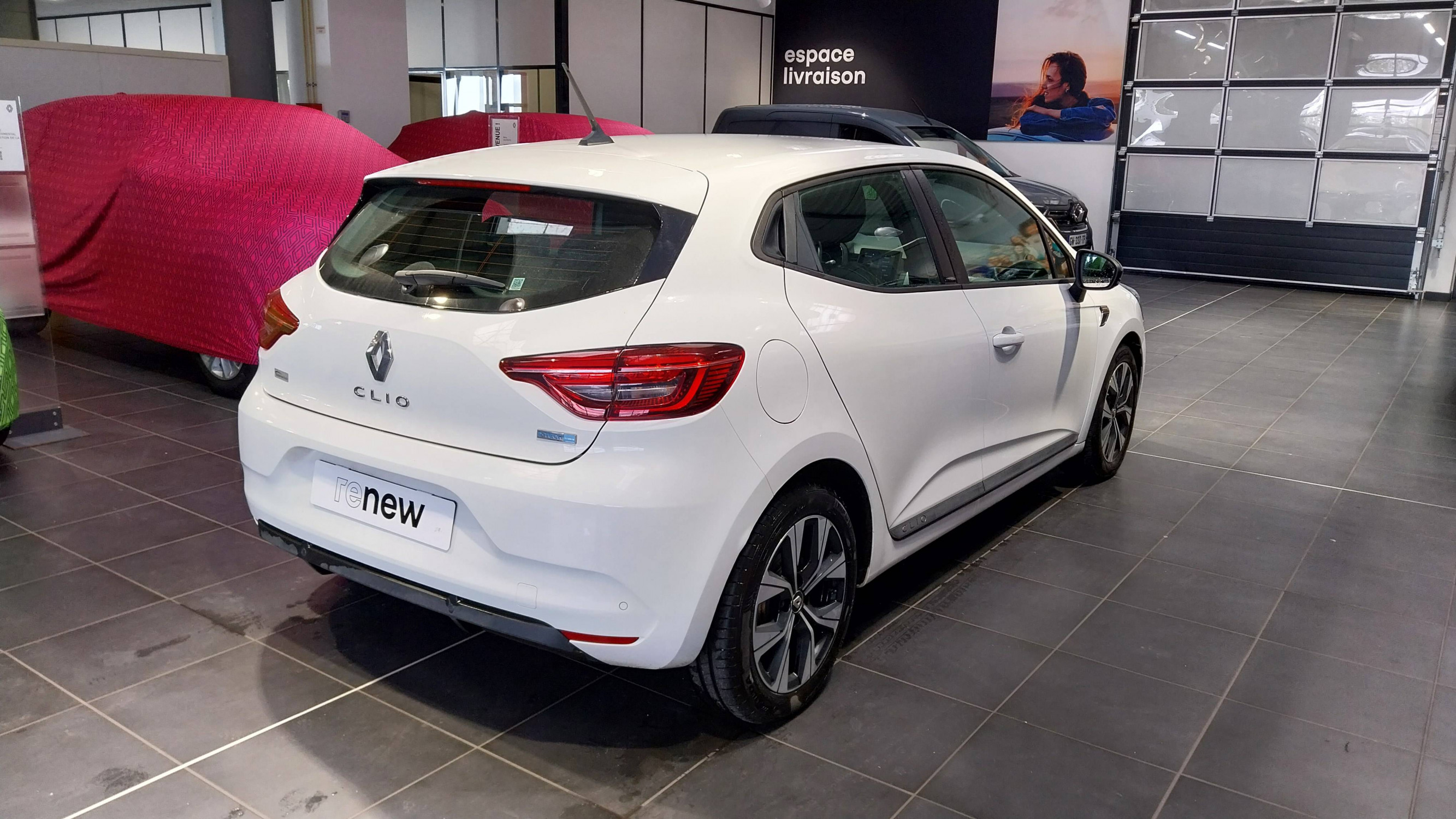 Vente en ligne Renault Clio 5 Clio E-Tech 140 - 21 au prix de 14 990 €