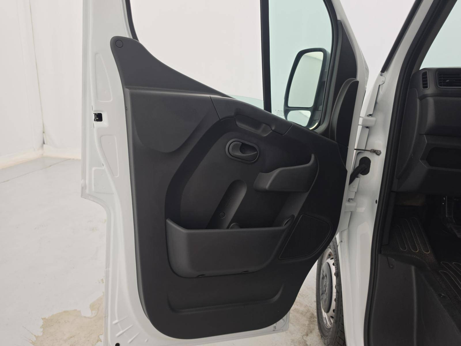 Vente en ligne Renault Master Fourgon MASTER FGN TRAC F3500 L3H3 BLUE DCI 135 au prix de 24 490 €