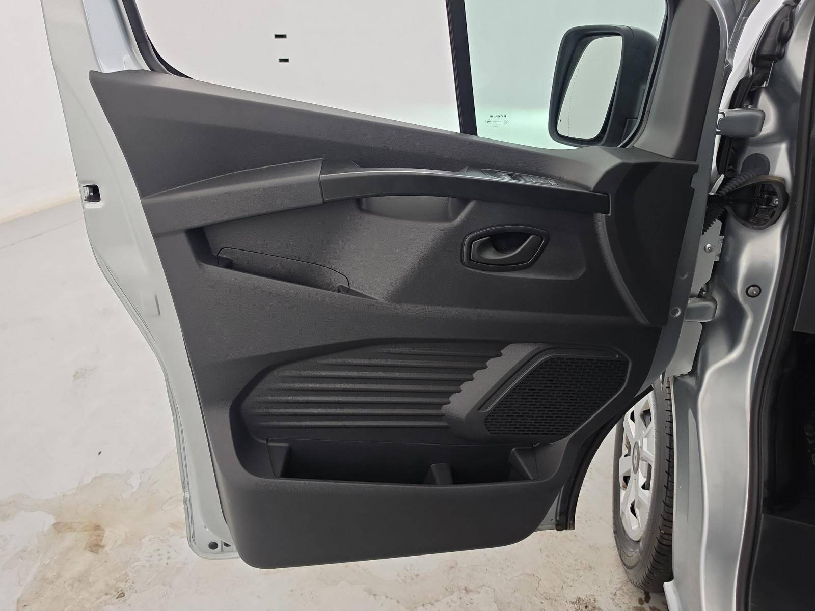 Vente en ligne Renault Trafic 3 Fourgon TRAFIC FG BLUE DCI 170 L1H1 2T8 AUTO au prix de 32 490 €