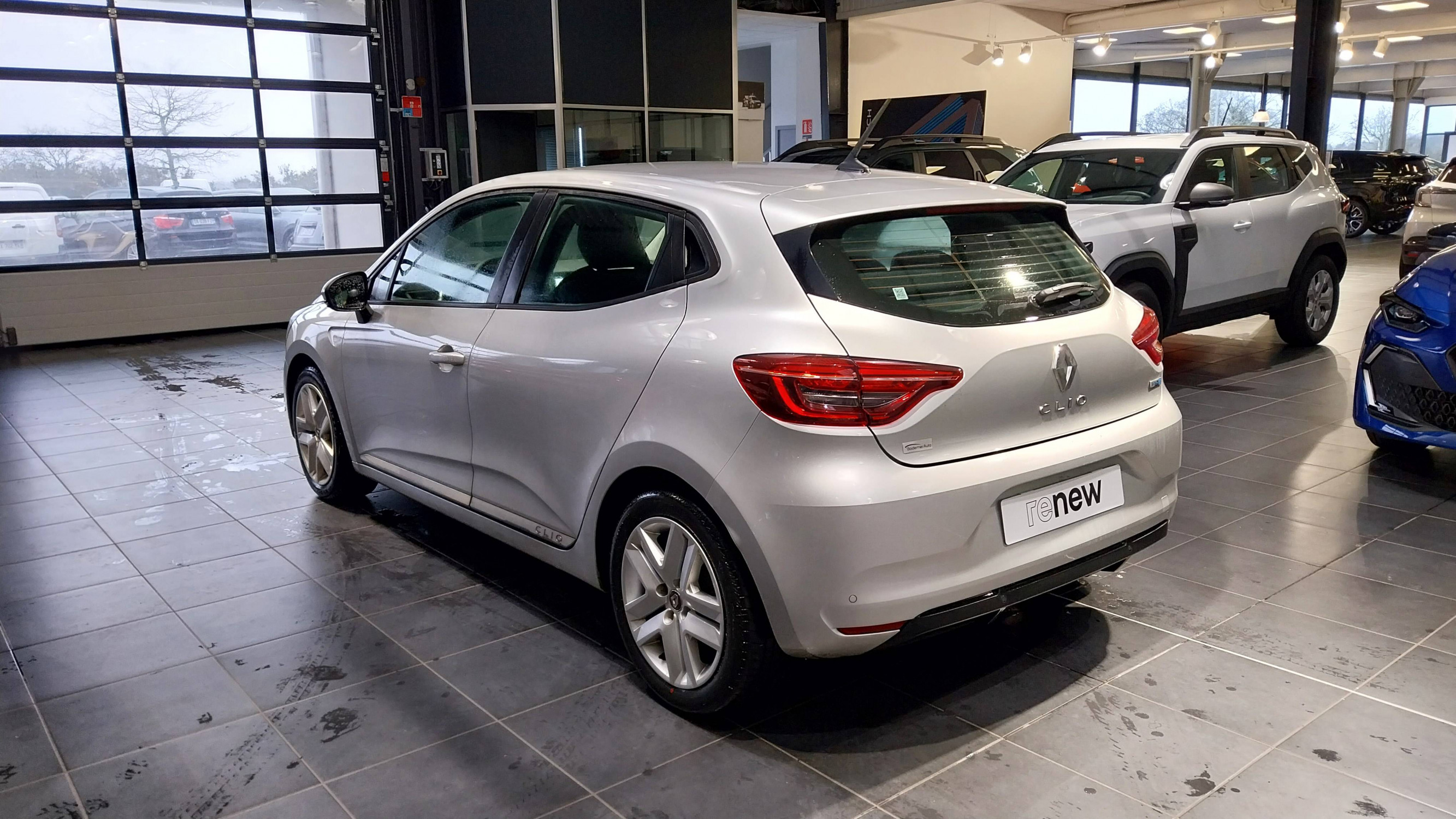 Vente en ligne Renault Clio 5 Clio E-Tech 140 - 21N au prix de 16 890 €