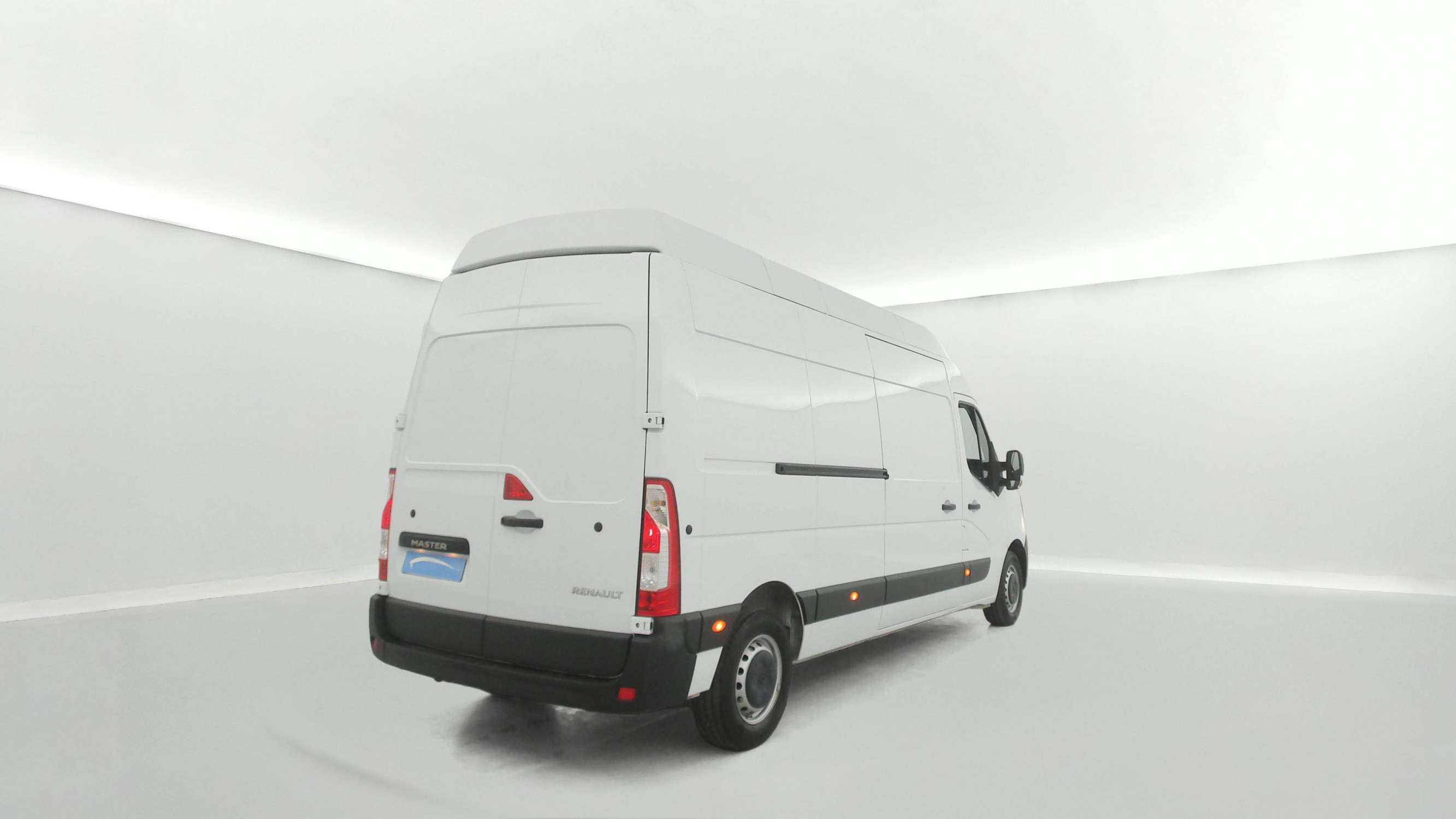 Vente en ligne Renault Master Fourgon MASTER FGN TRAC F3500 L3H3 BLUE DCI 135 au prix de 28 990 €
