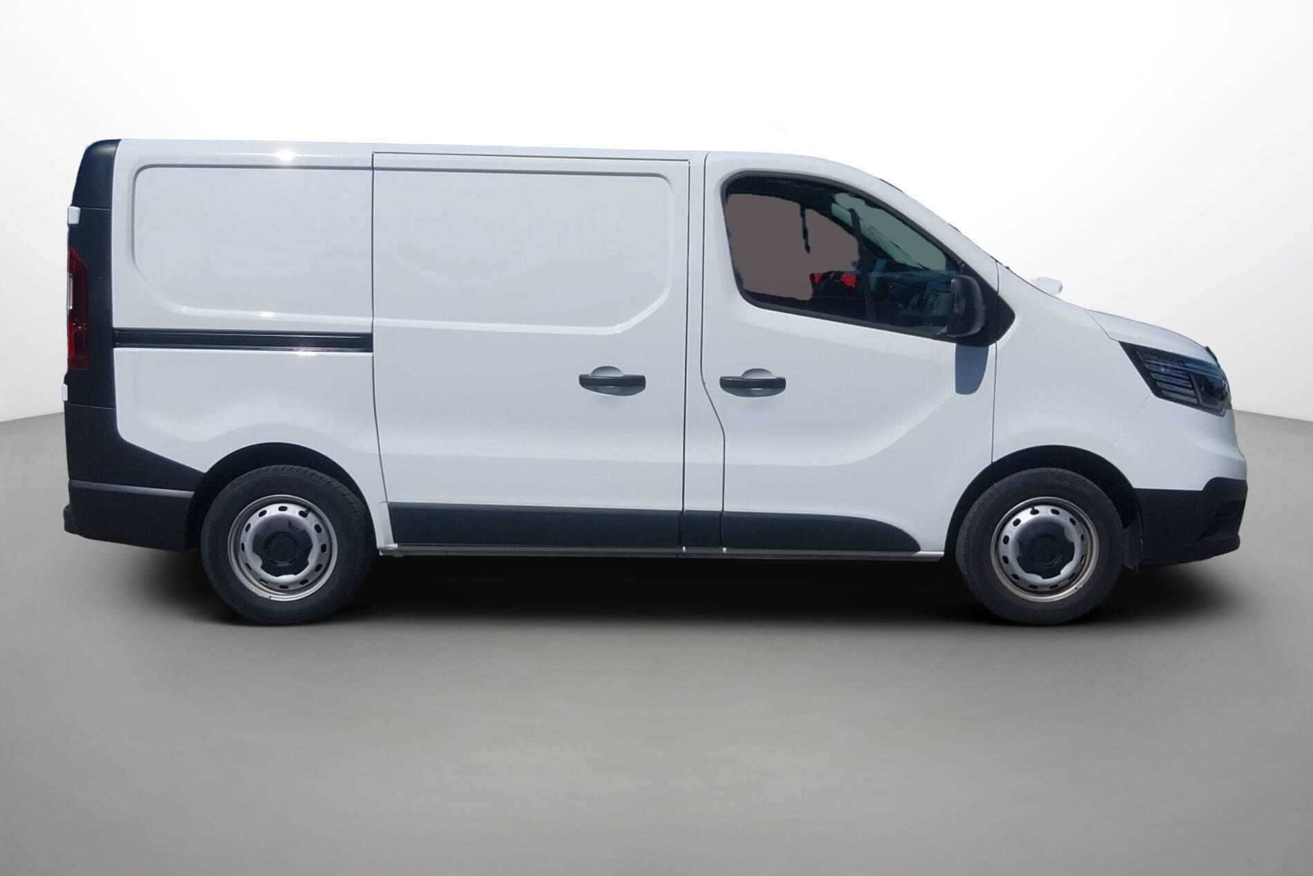 Vente en ligne Renault Trafic 3 Fourgon TRAFIC FG BLUE DCI 150 L1H1 2T8 GSR2 au prix de 23 940 €