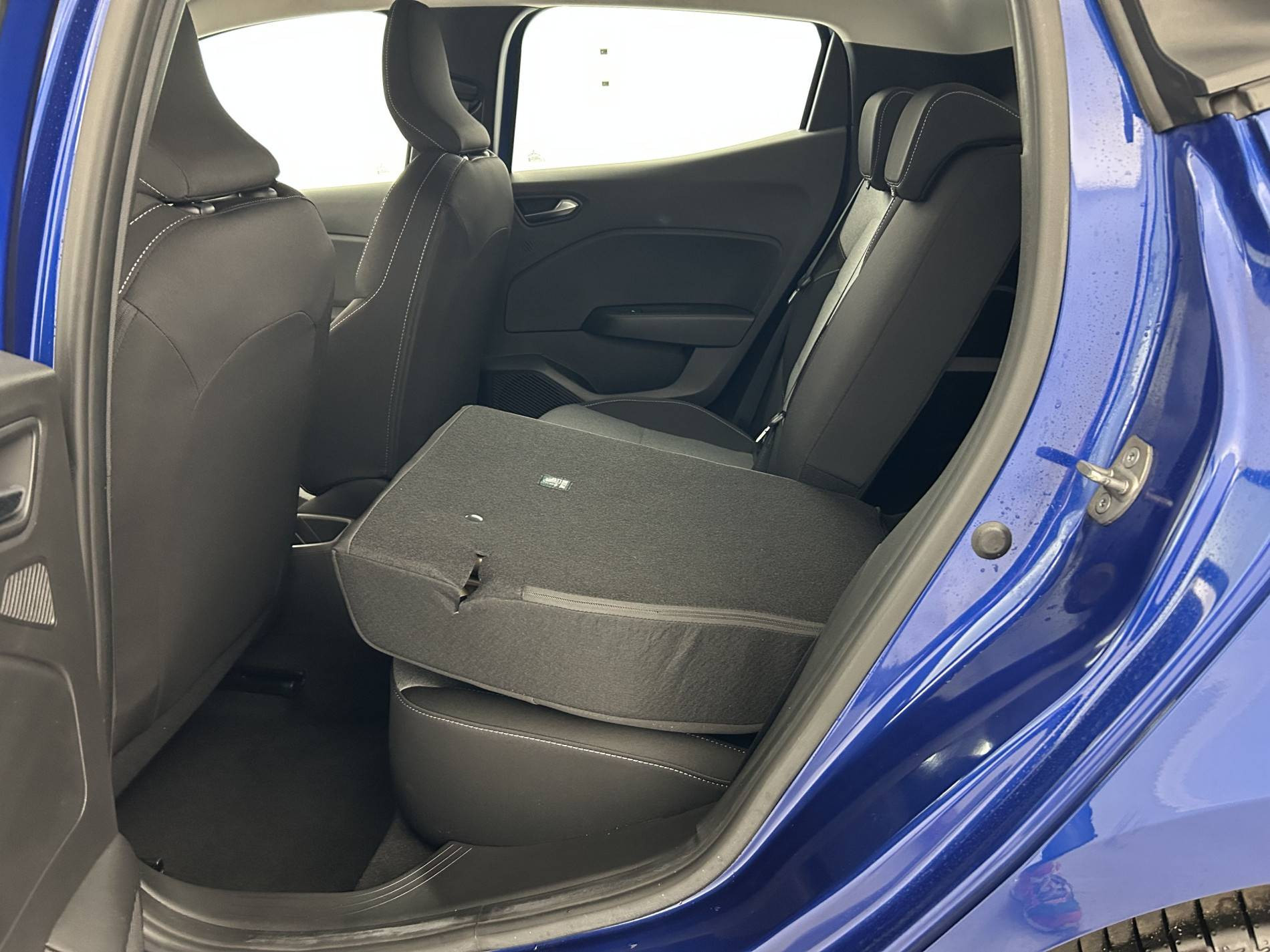 Vente en ligne Renault Clio 5 Clio Blue dCi 100 ch GSR2 au prix de 17 350 €