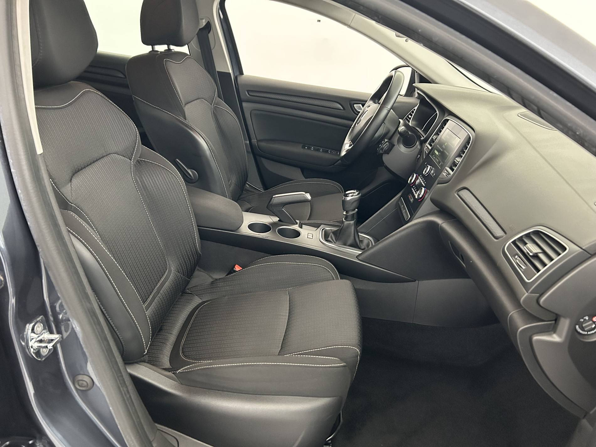 Vente en ligne Renault Megane 4 Mégane IV Berline Blue dCi 115 au prix de 14 990 €