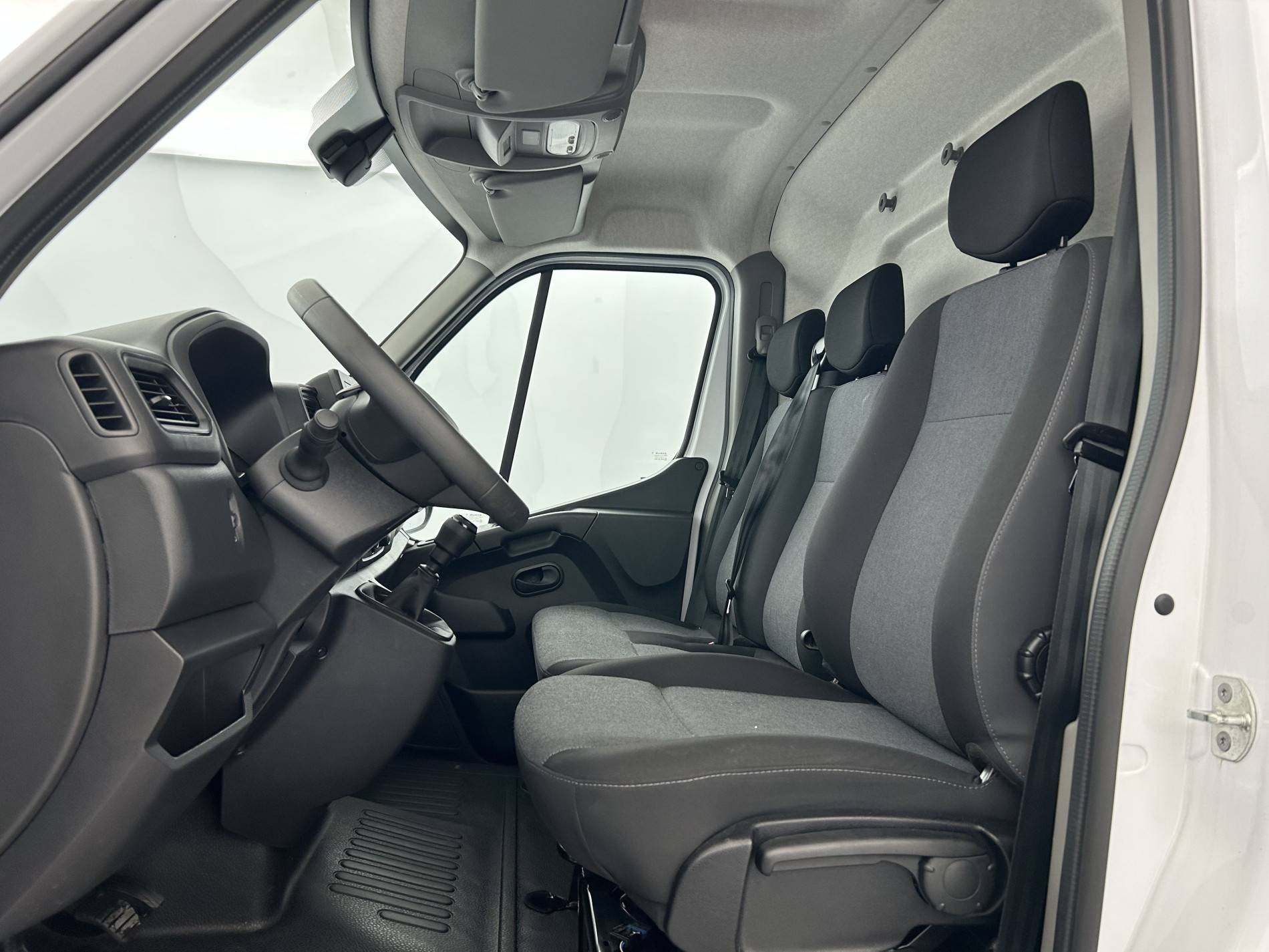 Vente en ligne Renault Master Fourgon MASTER FGN TRAC F3500 L2H2 BLUE DCI 135 au prix de 25 999 €