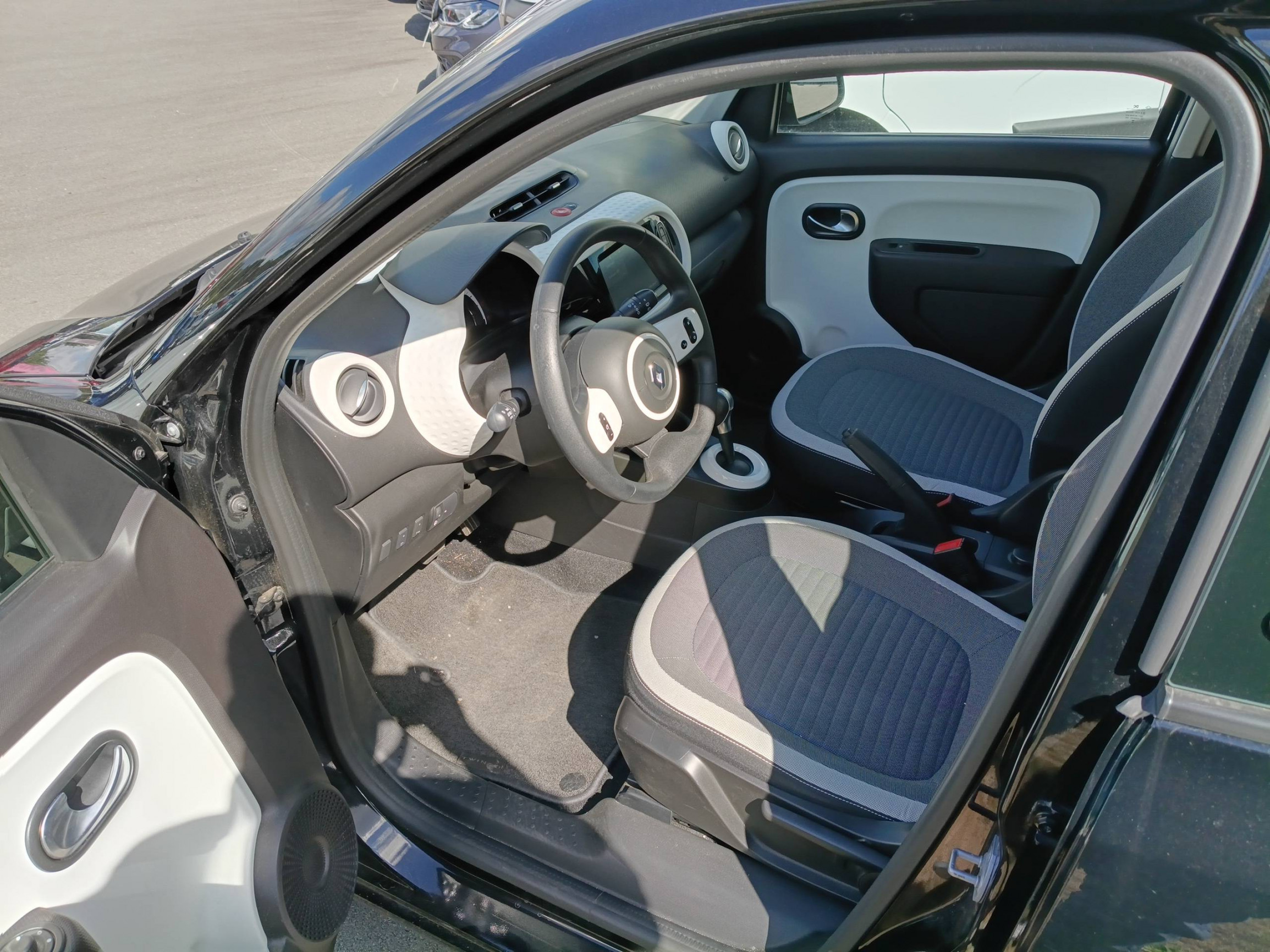 Vente en ligne Renault Twingo Electrique Twingo III E-Tech au prix de 14 990 €