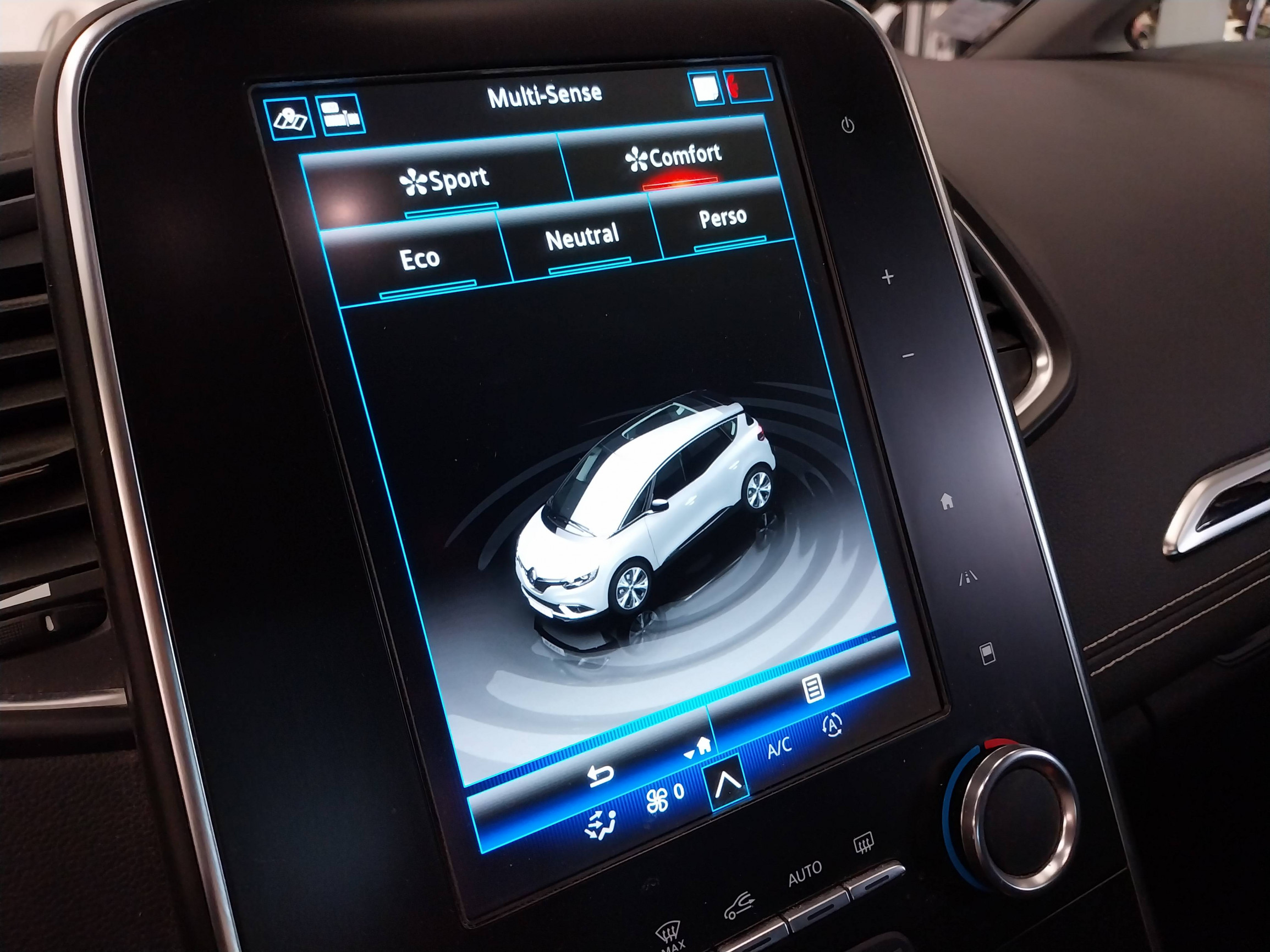 Vente en ligne Renault Scenic 4 Scenic Blue dCi 150 au prix de 14 990 €