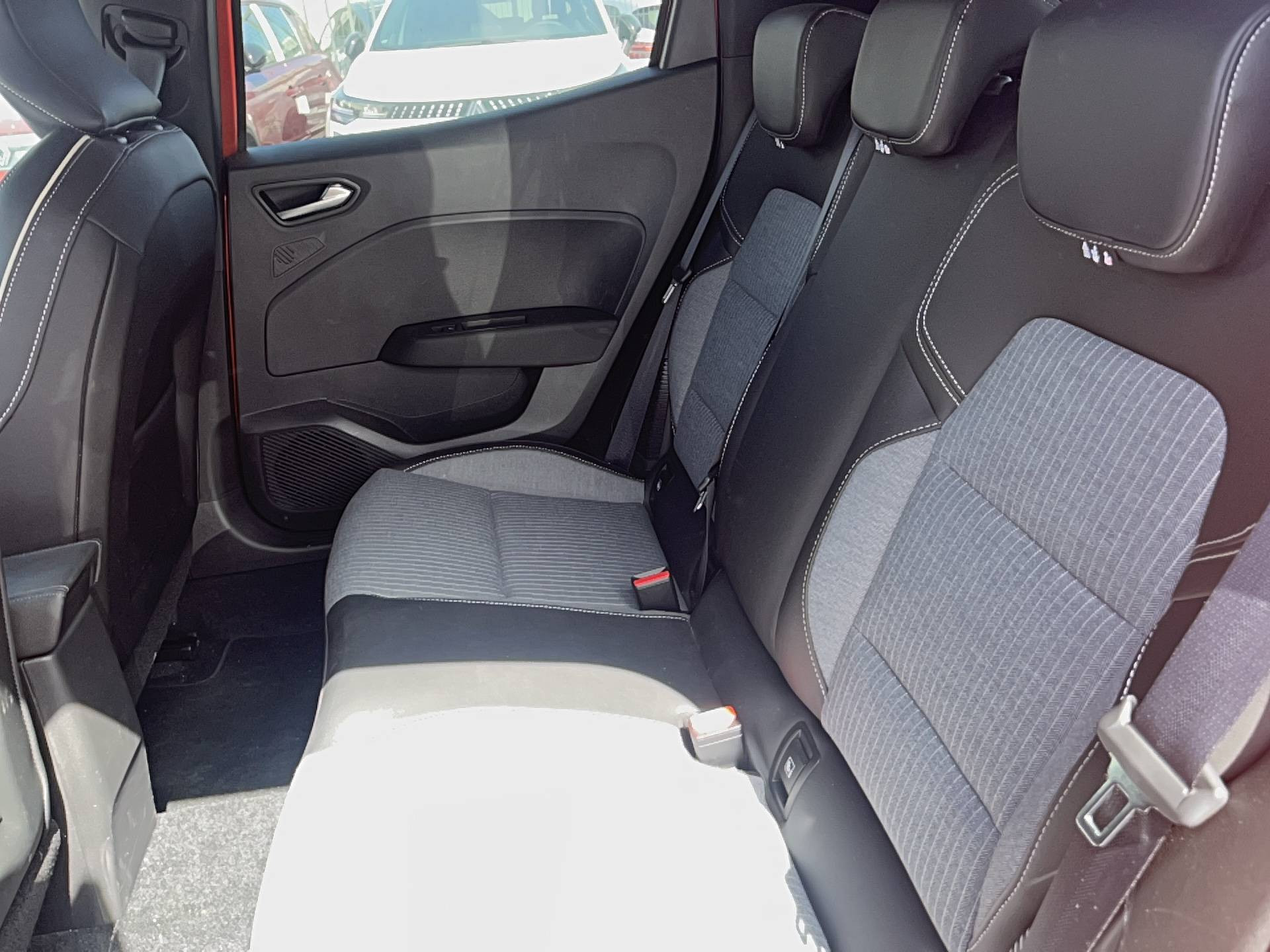 Vente en ligne Renault Clio 5 Clio E-Tech full hybrid 145 au prix de 18 990 €