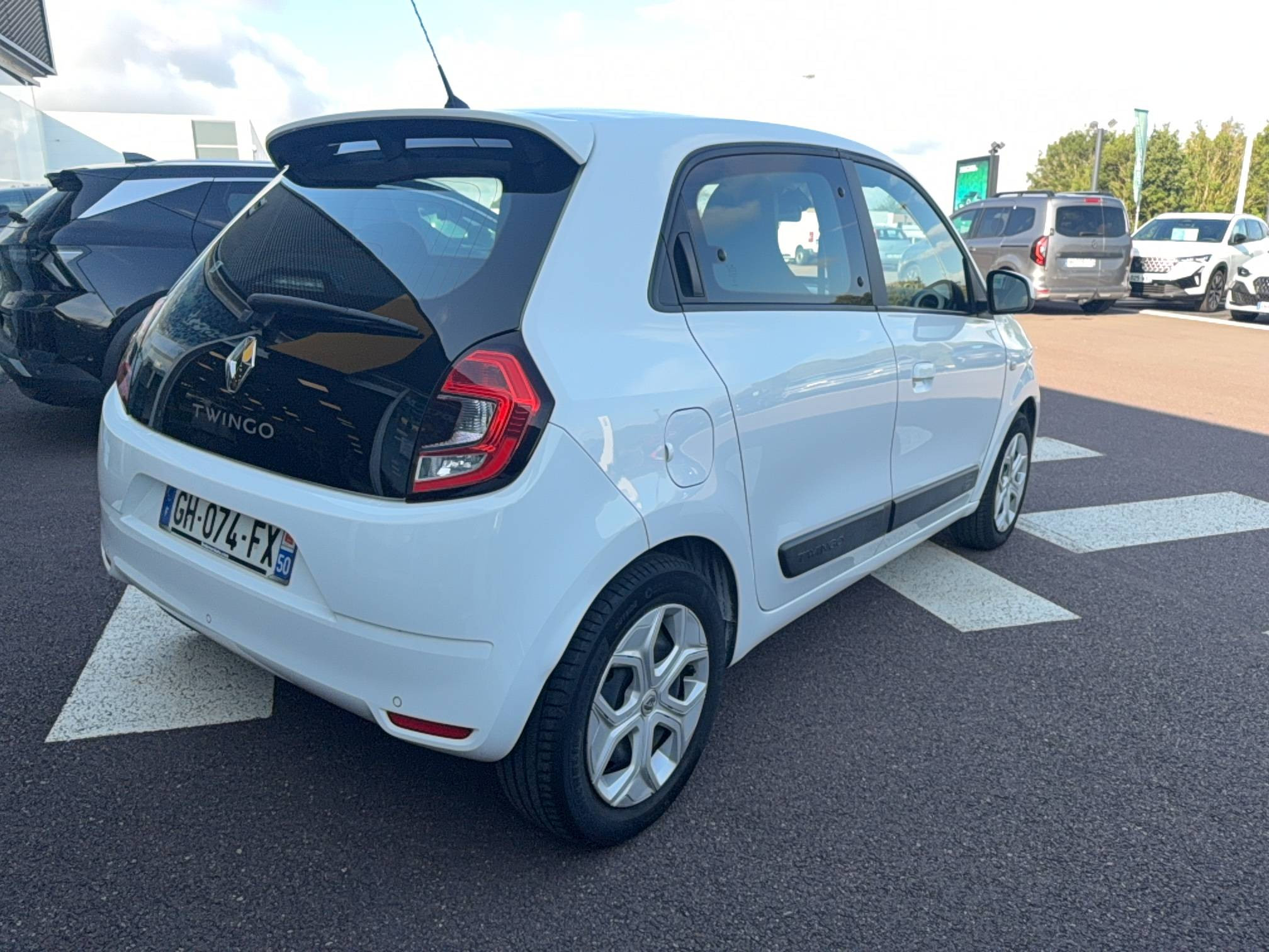 Vente en ligne Renault Twingo 3  SCe 65 - 21 au prix de 11 464 €