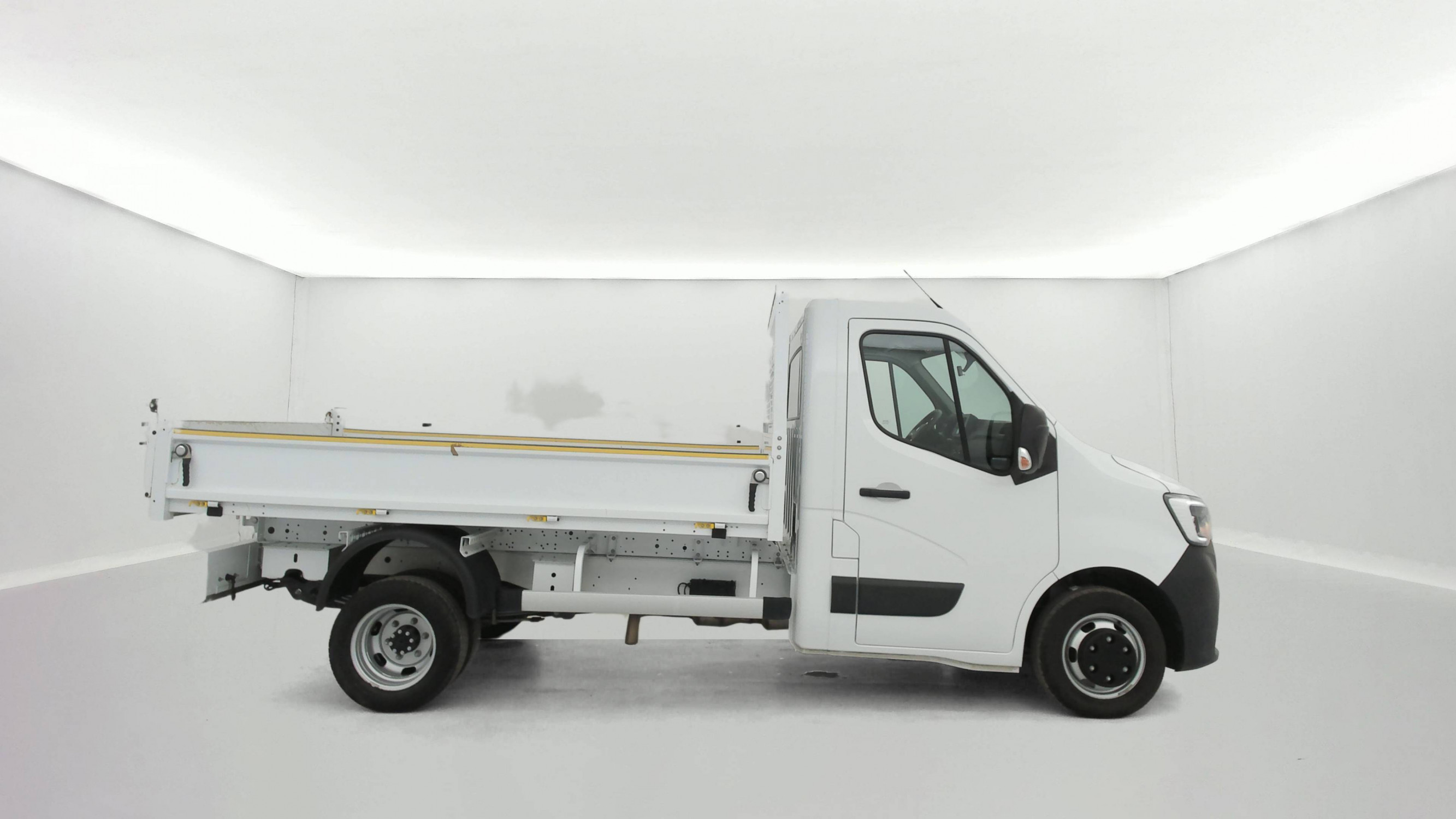 Vente en ligne Renault Master 3 Châssis Cabine MASTER CC PROP RJ3500 L2 PAFC BLUE DCI 130 EURO VI au prix de 33 000 €