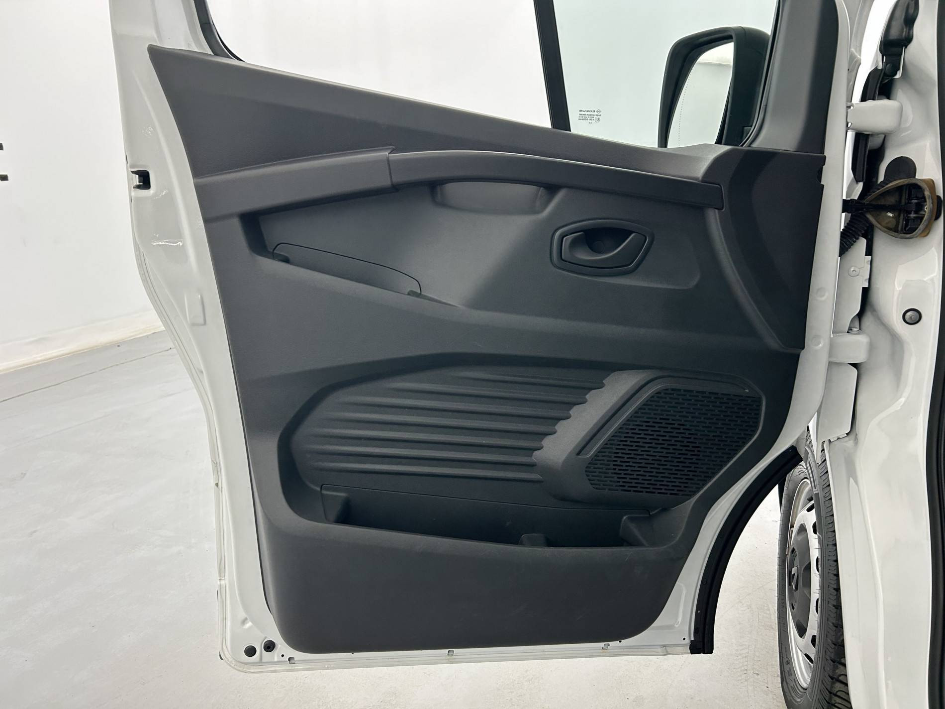 Vente en ligne Renault Trafic 3 Fourgon TRAFIC FGN L1H1 3000 KG BLUE DCI 130 au prix de 23 990 €