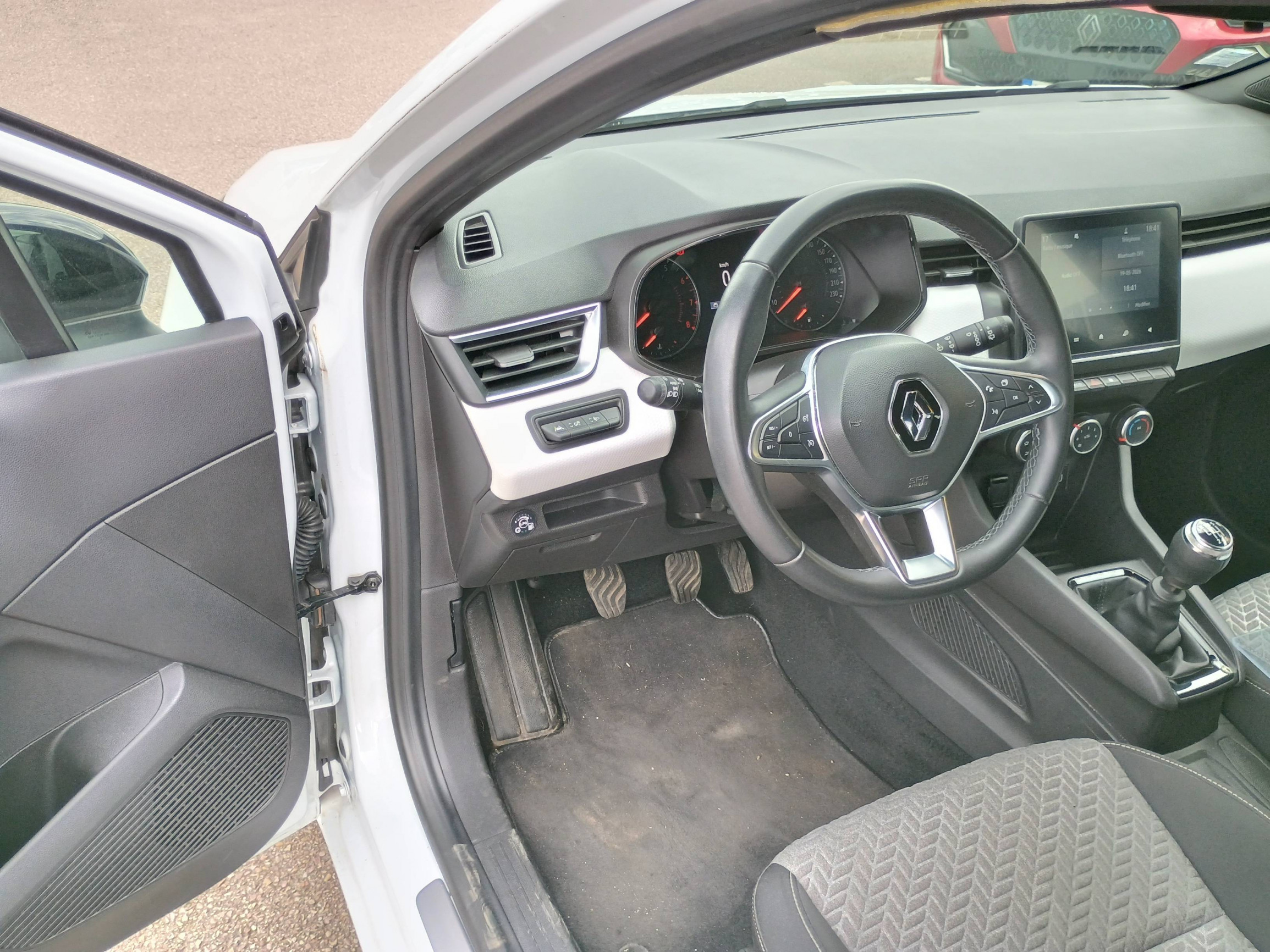 Vente en ligne Renault Clio 5 Clio TCe 90 - 21N au prix de 14 490 €