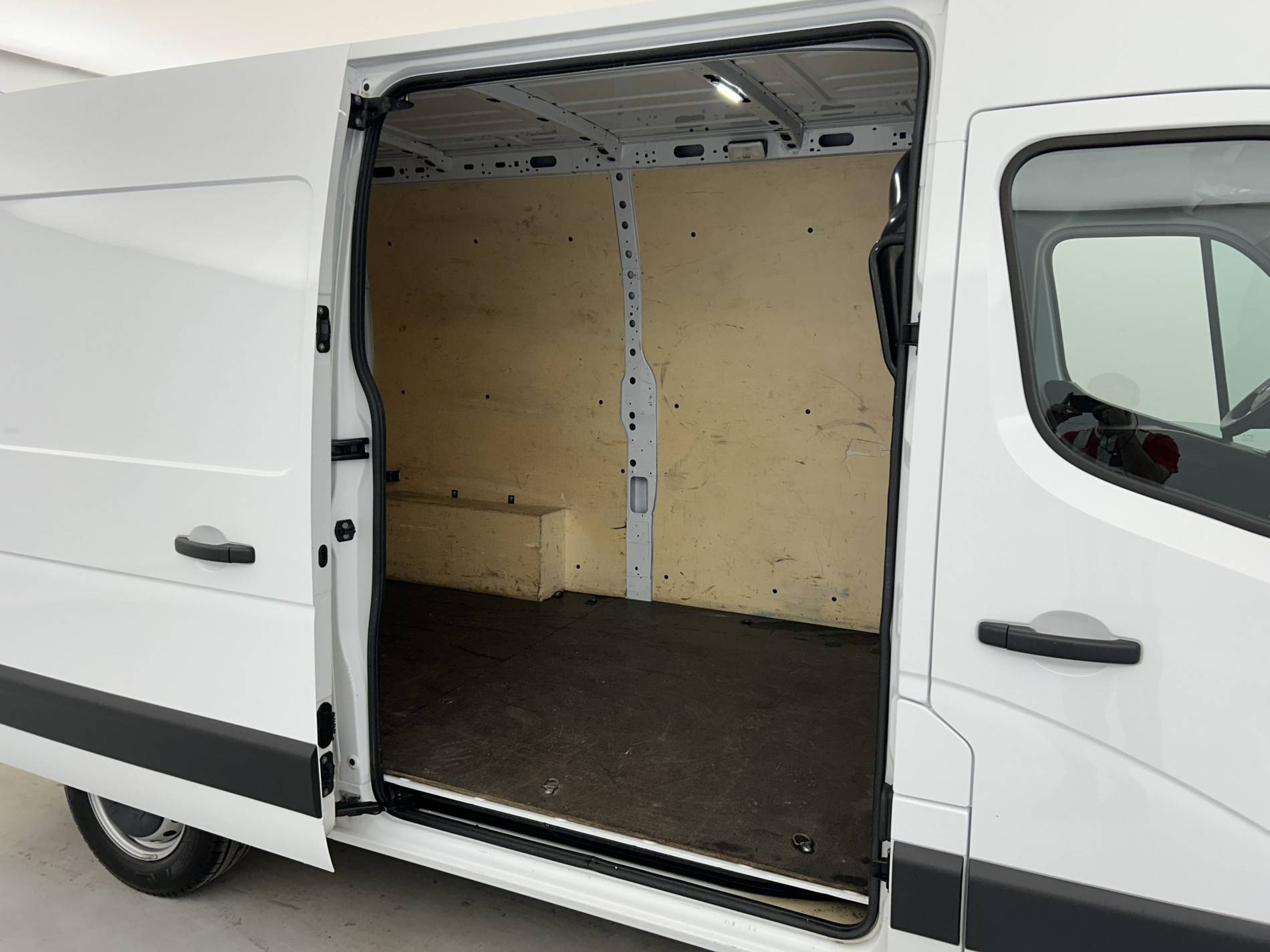 Vente en ligne Renault Master Fourgon MASTER FGN TRAC F3500 L2H2 BLUE DCI 135 au prix de 24 990 €