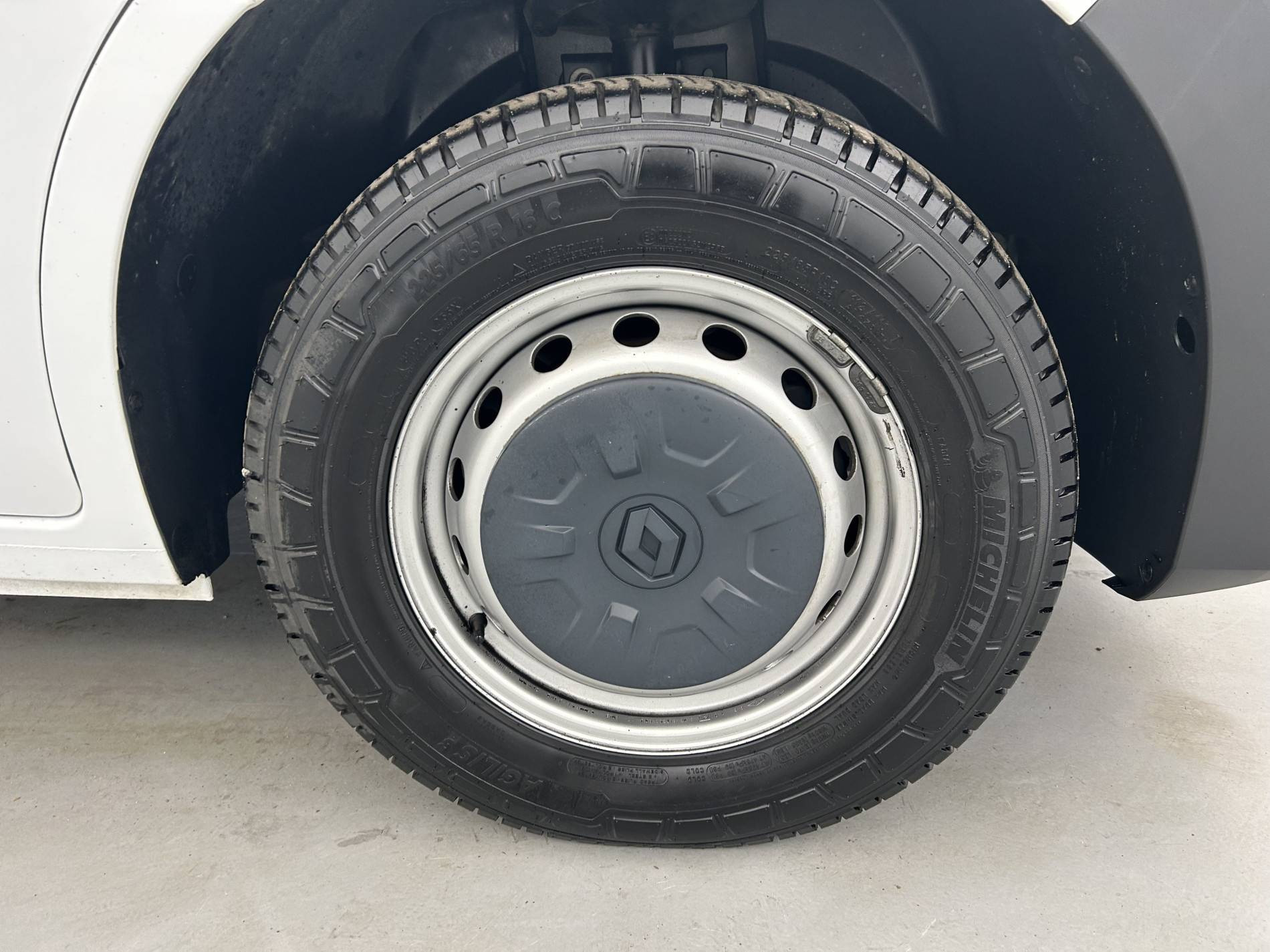 Vente en ligne Renault Master Fourgon MASTER FGN TRAC F3500 L2H2 BLUE DCI 135 au prix de 22 990 €