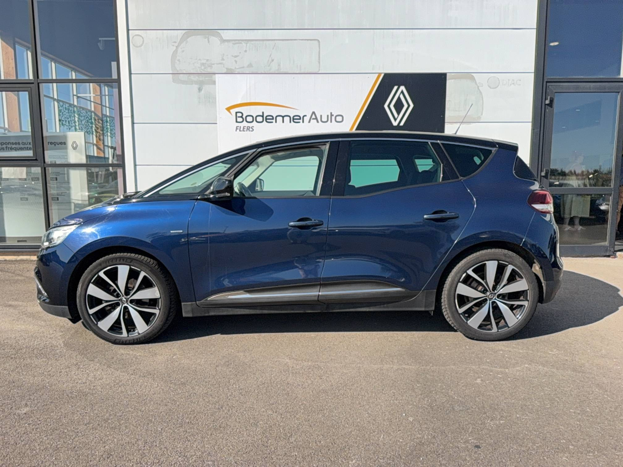 Vente en ligne Renault Scenic 4 Scenic Blue dCi 120 au prix de 14 490 €
