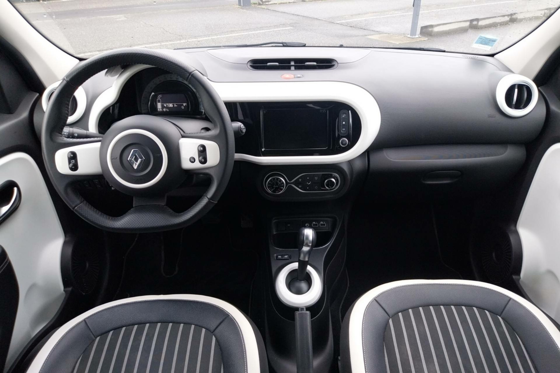 Vente en ligne Renault Twingo Electrique Twingo III E-Tech au prix de 12 990 €