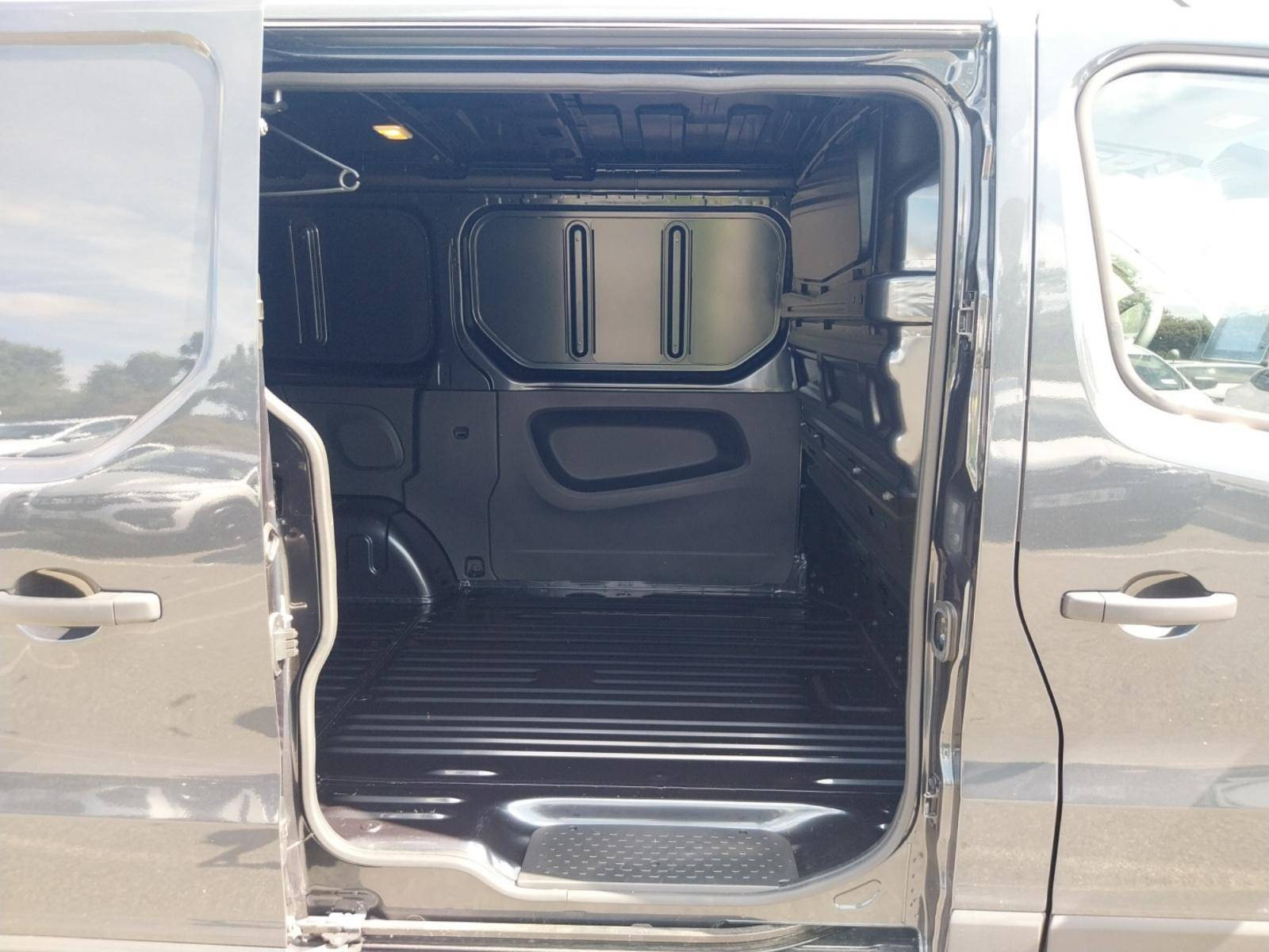 Vente en ligne Renault Trafic 3 Fourgon TRAFIC FG BLUE DCI 110 L1H1 2T8 GSR2 au prix de 24 900 €