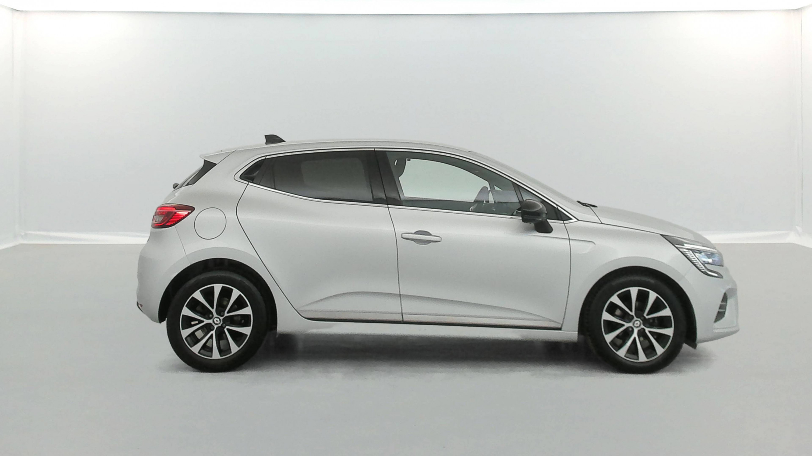 Vente en ligne Renault Clio 5 Clio TCe 90 au prix de 13 490 €