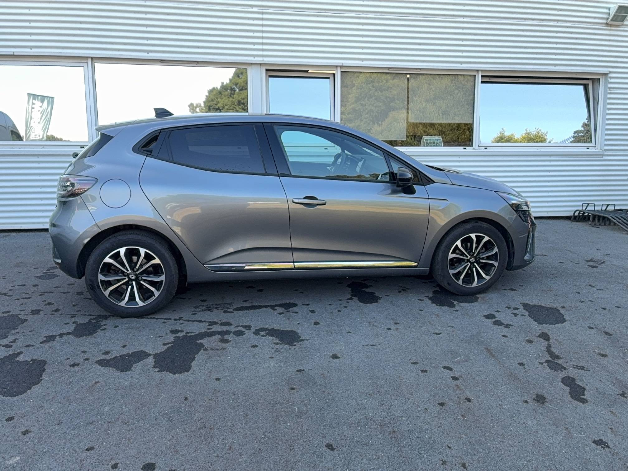 Vente en ligne Renault Clio 5 Clio TCe 90 au prix de 16 390 €