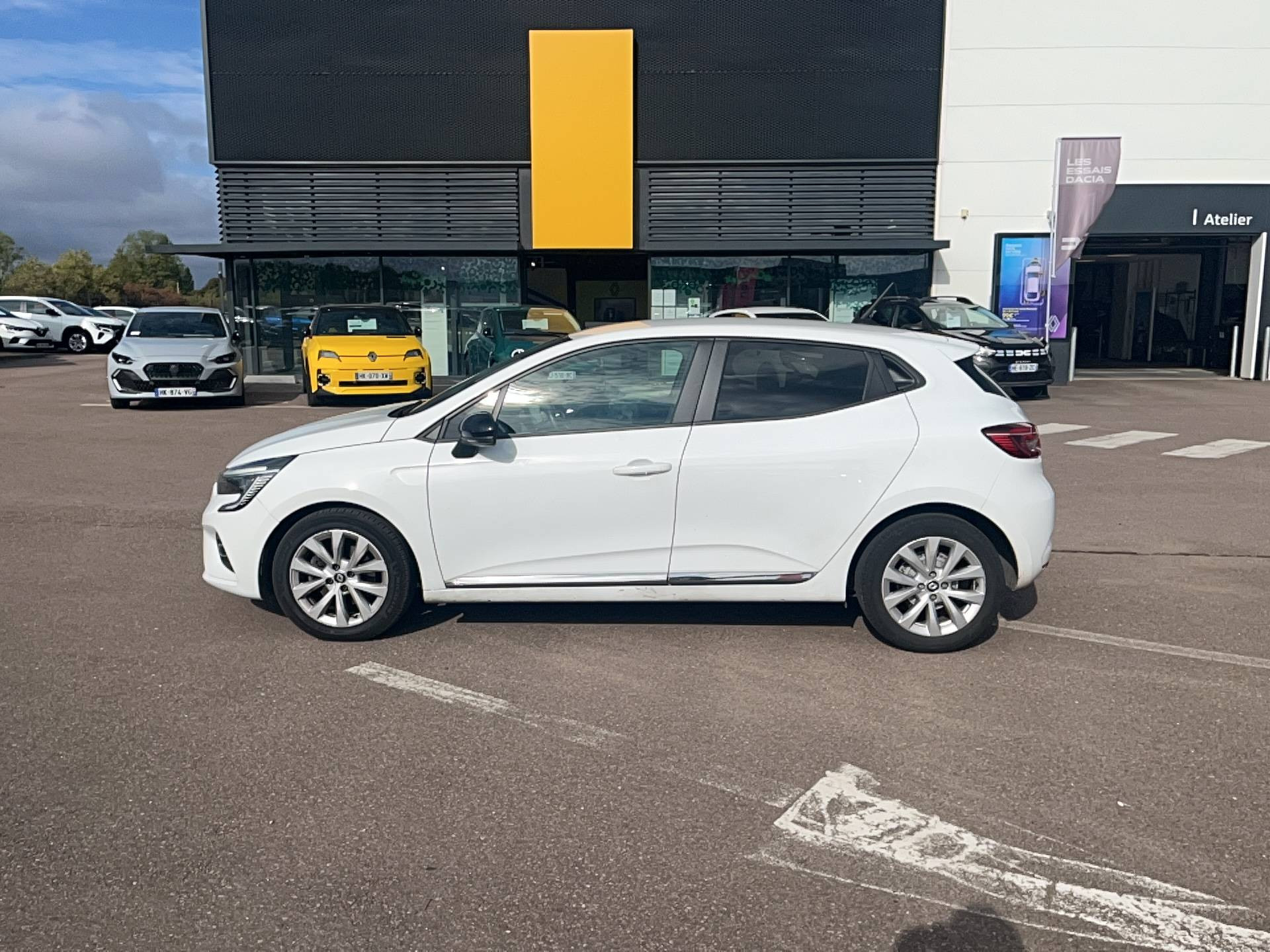 Vente en ligne Renault Clio 5 Clio Blue dCi 100 au prix de 13 490 €