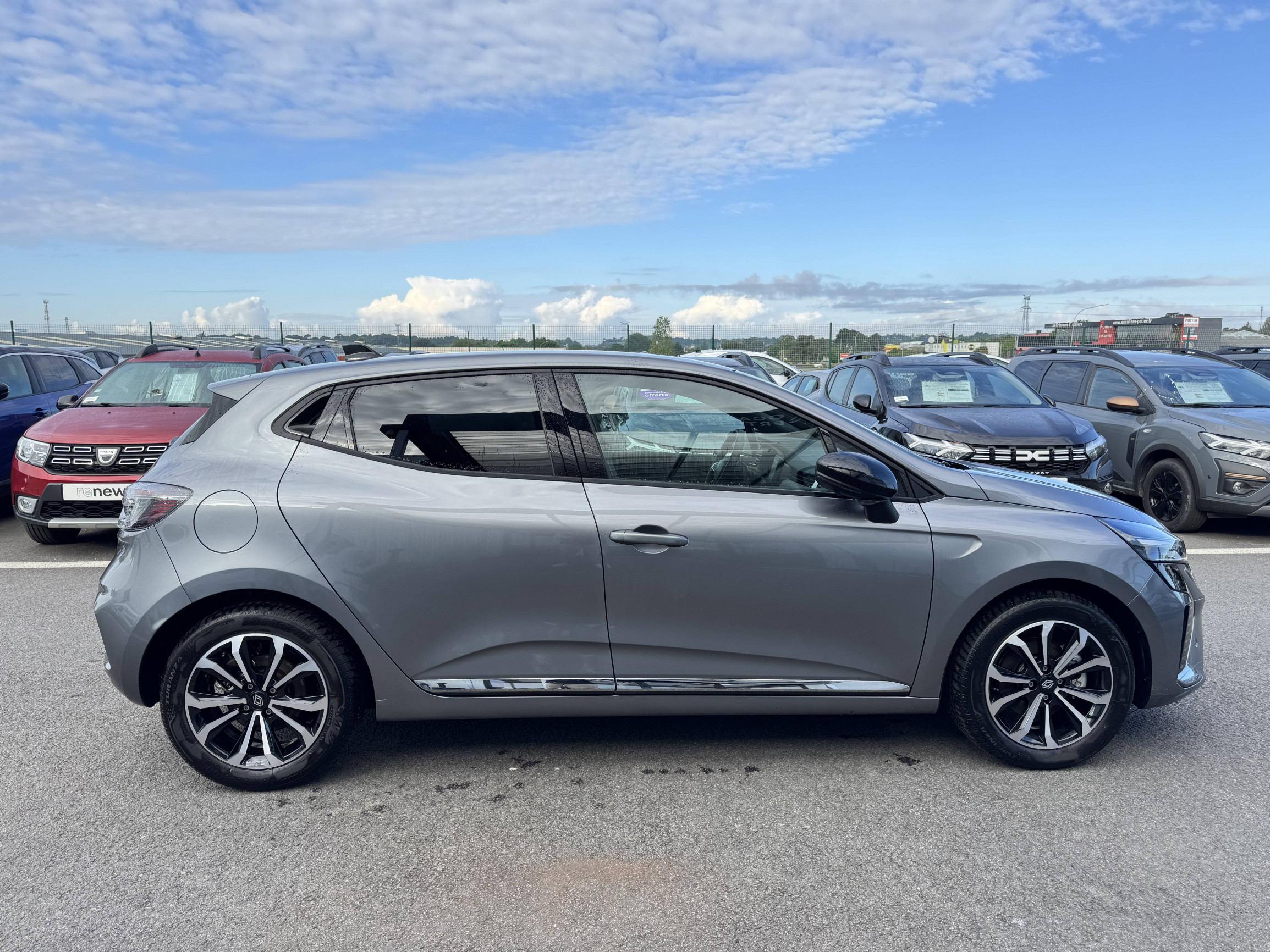Vente en ligne Renault Clio 5 Clio E-Tech full hybrid 145 ch GSR2 au prix de 21 490 €