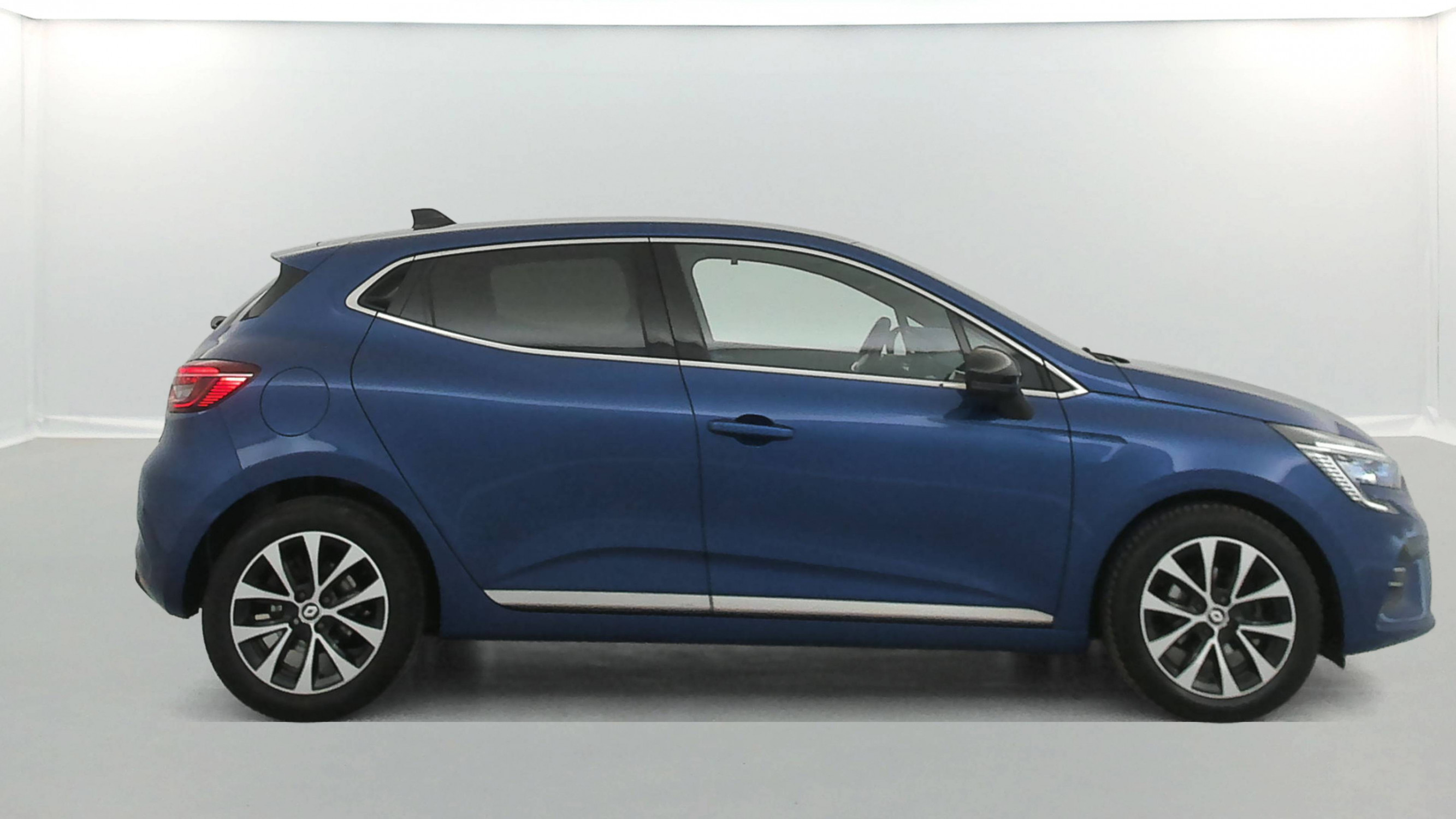 Vente en ligne Renault Clio 5 Clio TCe 90 au prix de 15 890 €