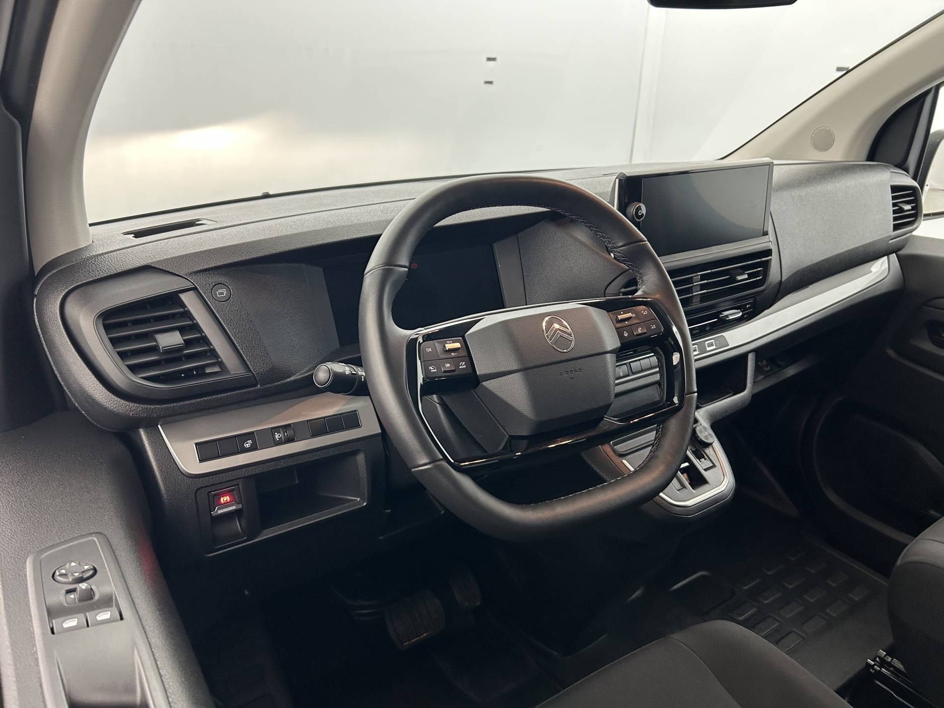 Vente en ligne Citroën Jumpy Fourgon JUMPY CAB APPROFONDIE M BLUEHDI 145 S&S EAT8 au prix de 30 990 €