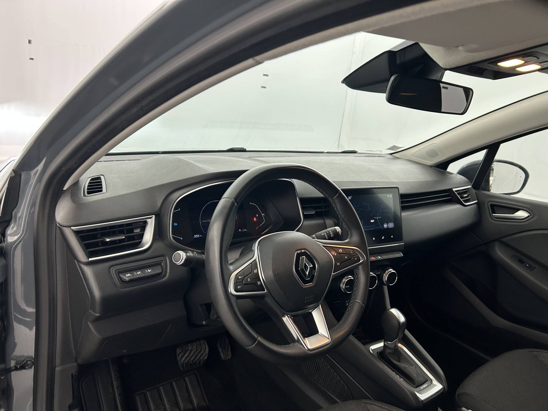 Vente en ligne Renault Clio 5 Clio E-Tech 140 - 21 au prix de 12 890 €