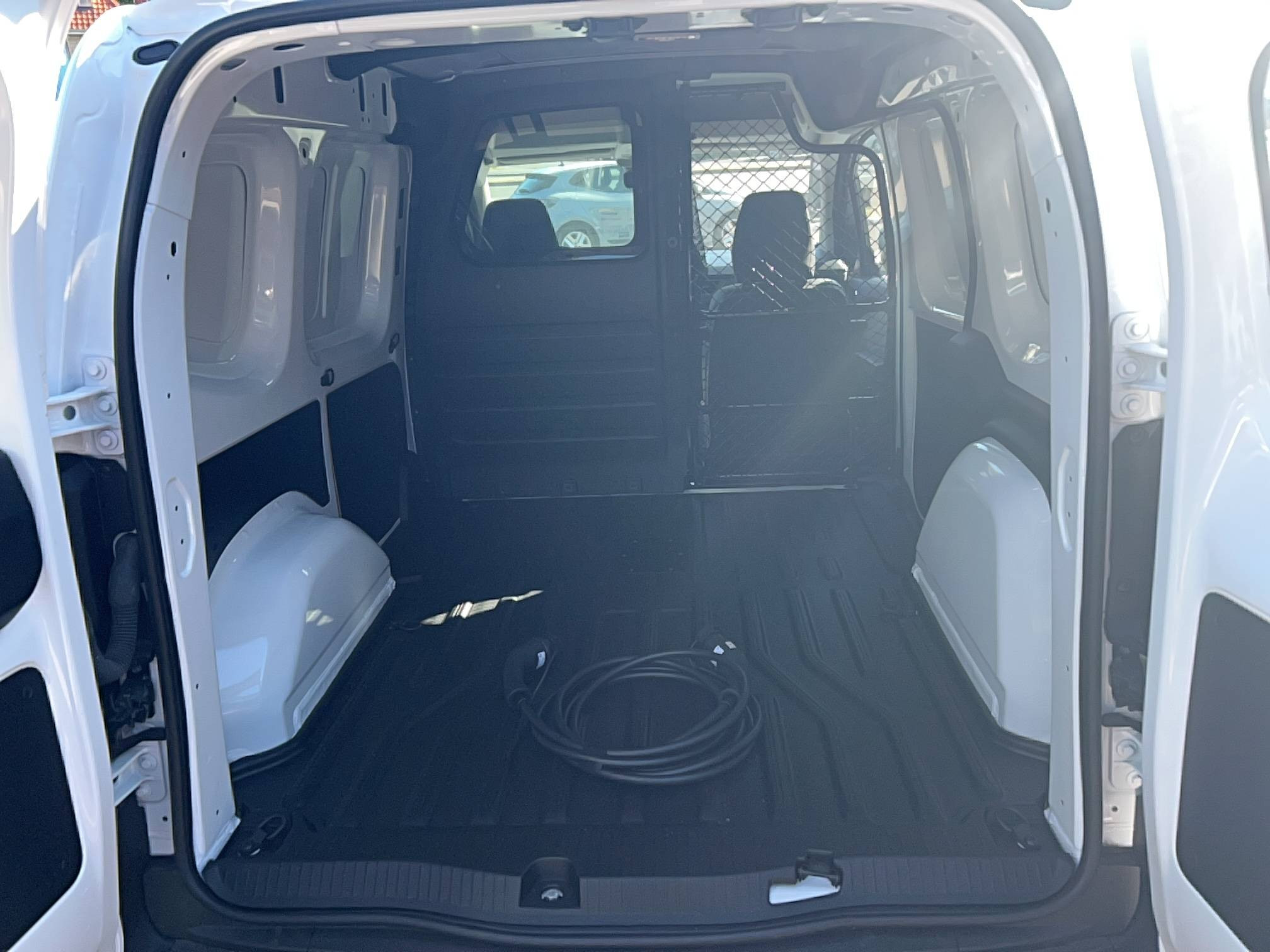 Vente en ligne Renault Kangoo Van E-Tech  FG SESAME L1 AC22/DC80 GSR2 au prix de 28 200 €