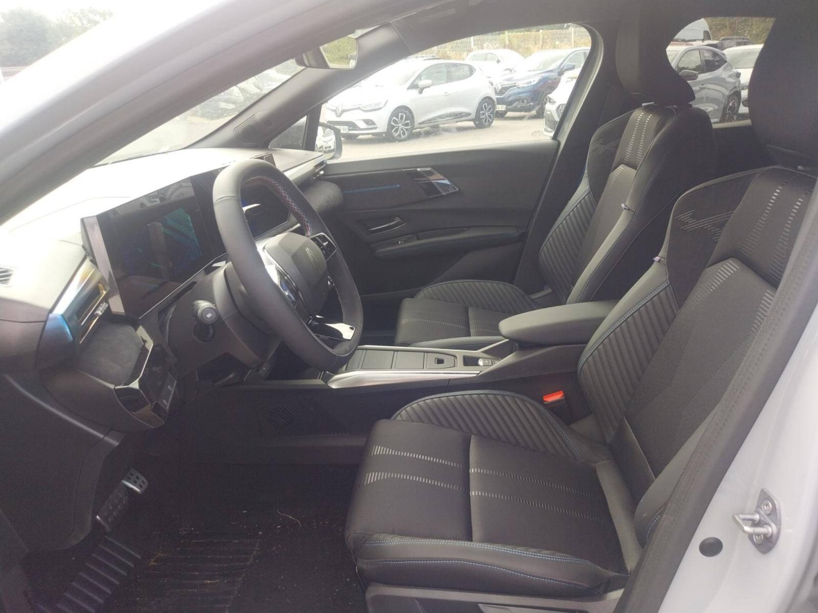 Vente en ligne Renault Clio 6 Clio E-Tech full hybrid 160 ch au prix de 28 990 €