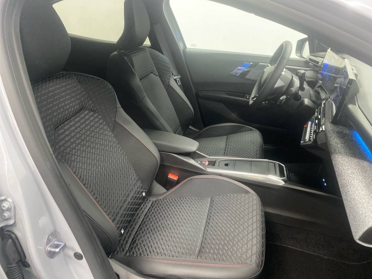 Vente en ligne Renault Clio 6 Clio E-Tech full hybrid 160 ch au prix de 50 000 €