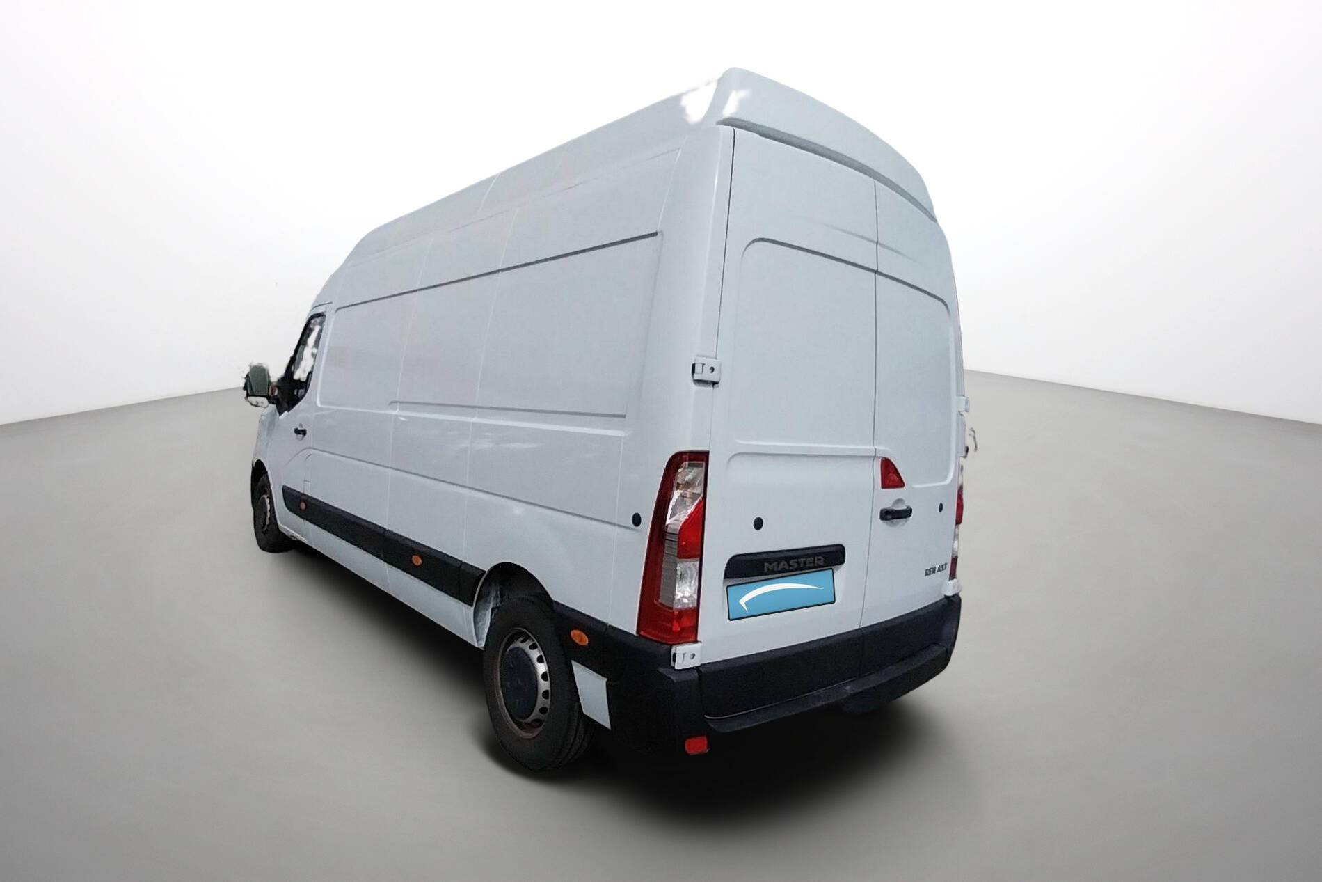 Vente en ligne Renault Master Fourgon MASTER FGN TRAC F3500 L3H3 BLUE DCI 135 au prix de 32 390 €