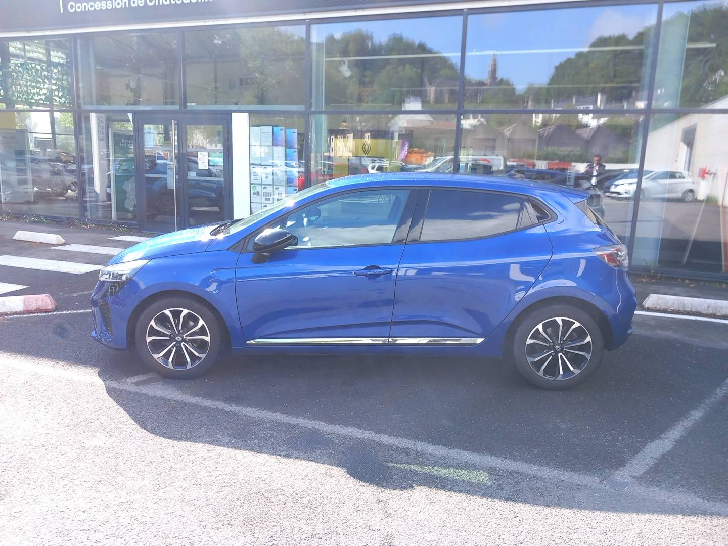 Vente en ligne Renault Clio 5 Clio TCe 90 au prix de 16 490 €