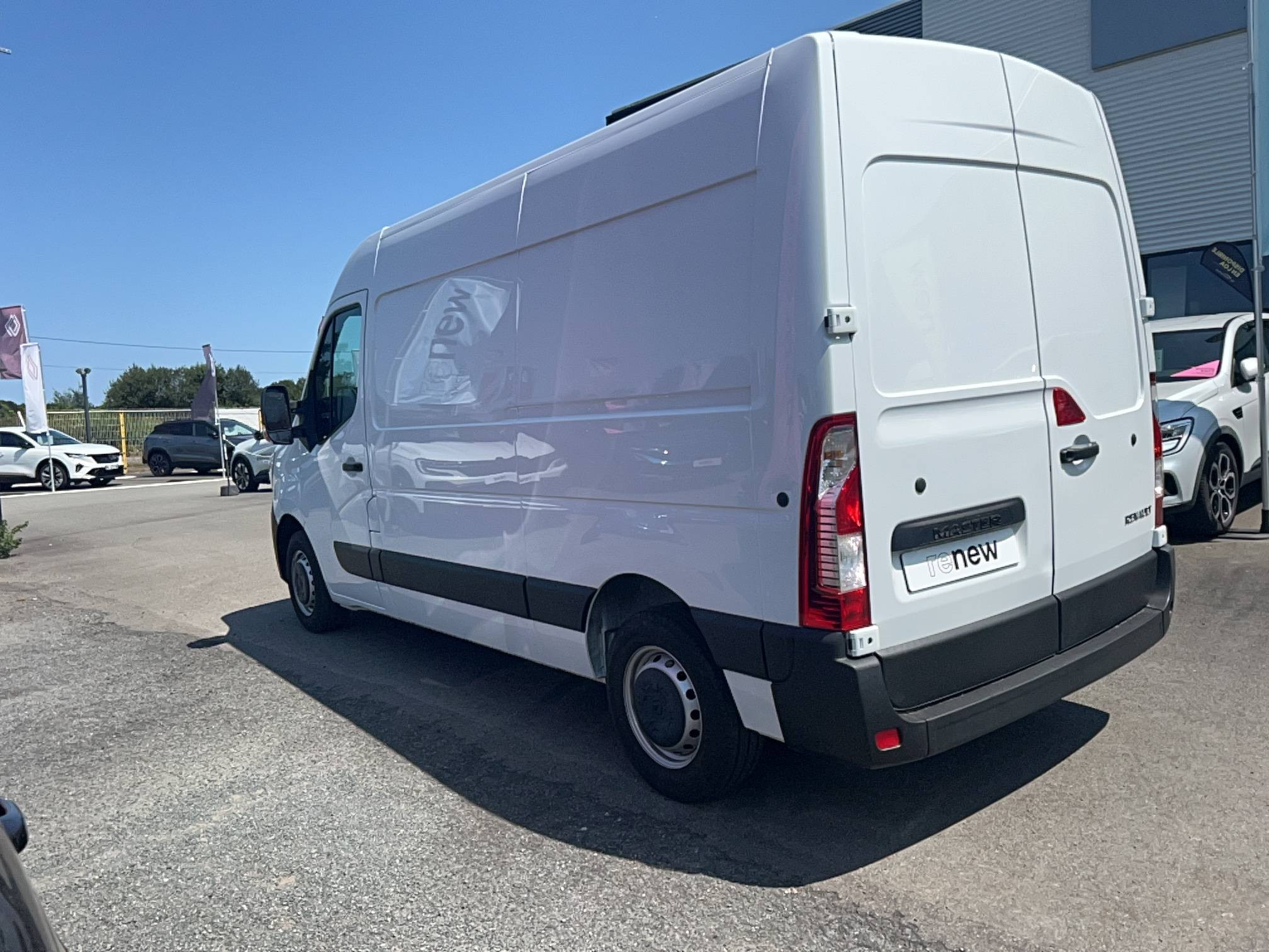 Vente en ligne Renault Master Fourgon MASTER FGN TRAC F3500 L2H2 BLUE DCI 135 au prix de 22 990 €