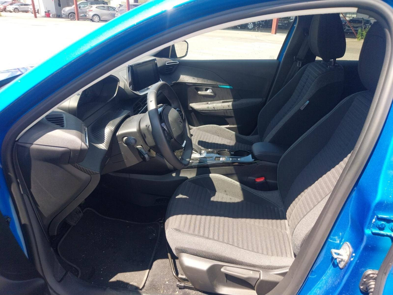 Vente en ligne Peugeot E-208  50 kWh 136ch au prix de 14 990 €