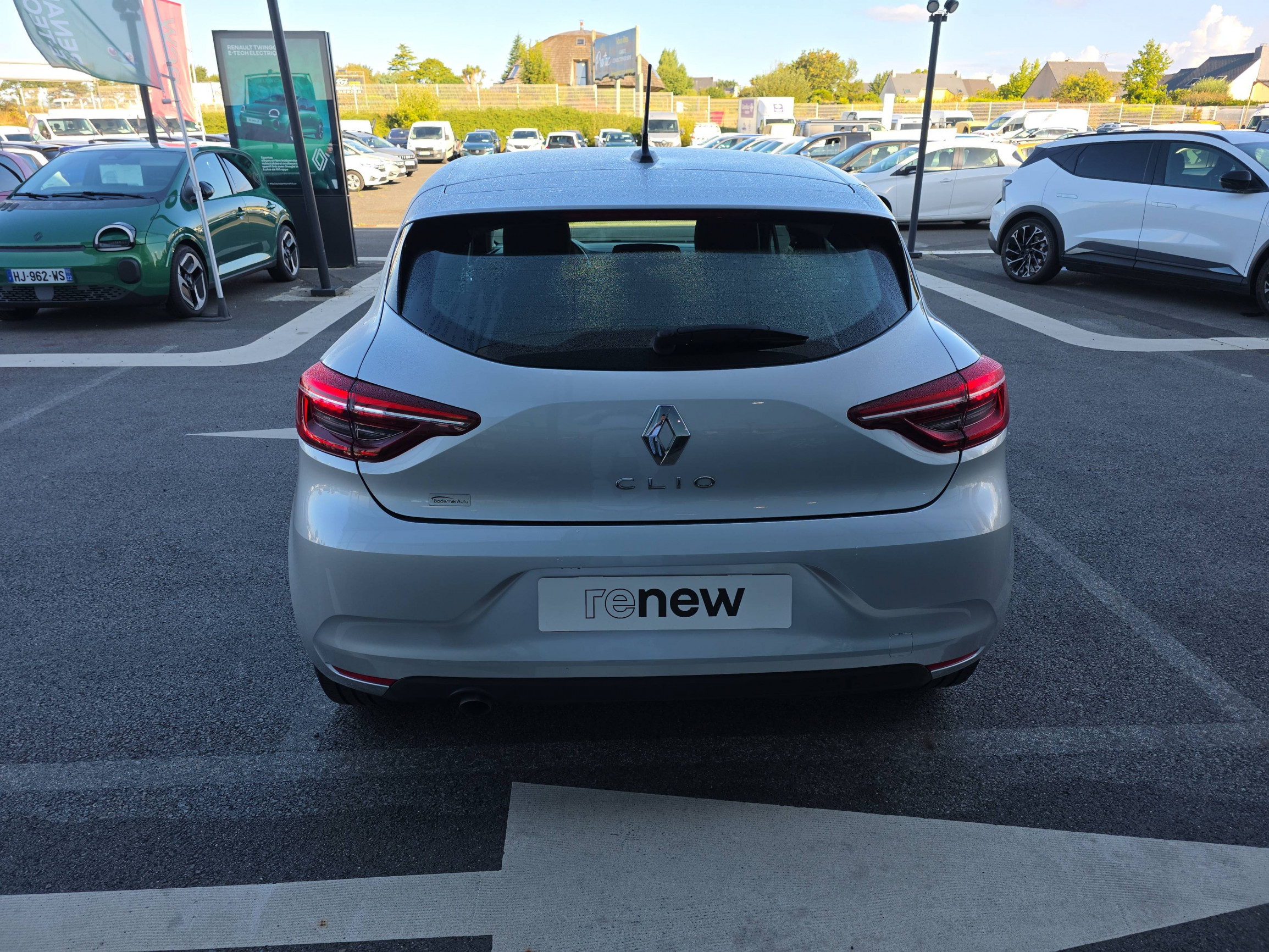 Vente en ligne Renault Clio 5 Clio TCe 90 au prix de 13 490 €