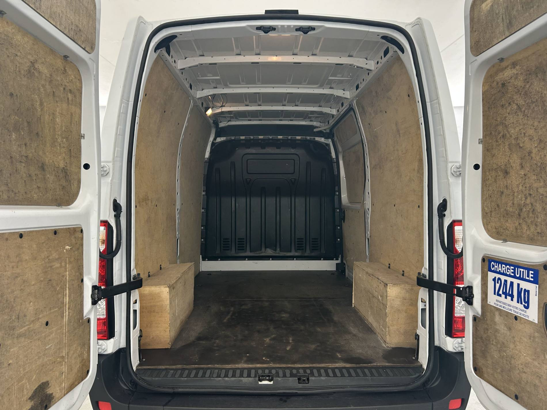 Vente en ligne Renault Master Fourgon MASTER FGN TRAC F3500 L2H2 BLUE DCI 135 au prix de 26 990 €