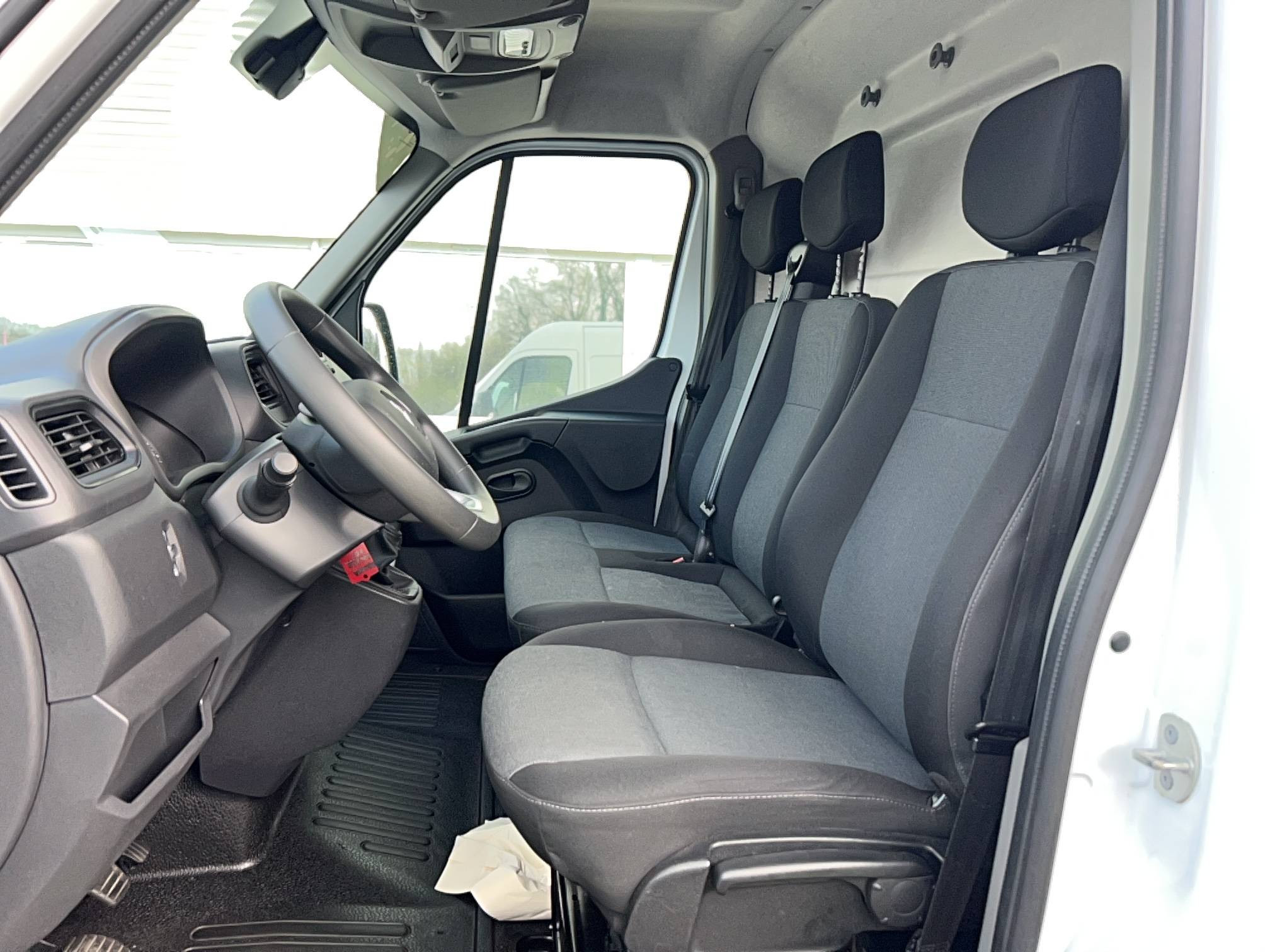 Vente en ligne Renault Master Fourgon MASTER FGN TRAC F3500 L2H2 BLUE DCI 135 au prix de 23 590 €